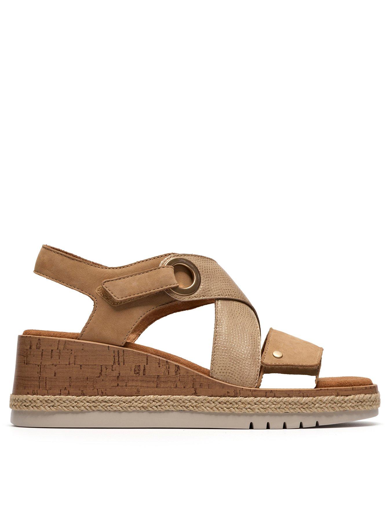 Clarks Kidiki Sun Wide Fit Sandals - Beige Combi