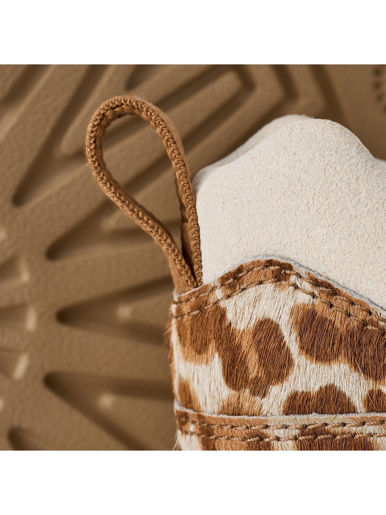 Image 7 of 7 of UGG W LO LOWMEL PLAINS