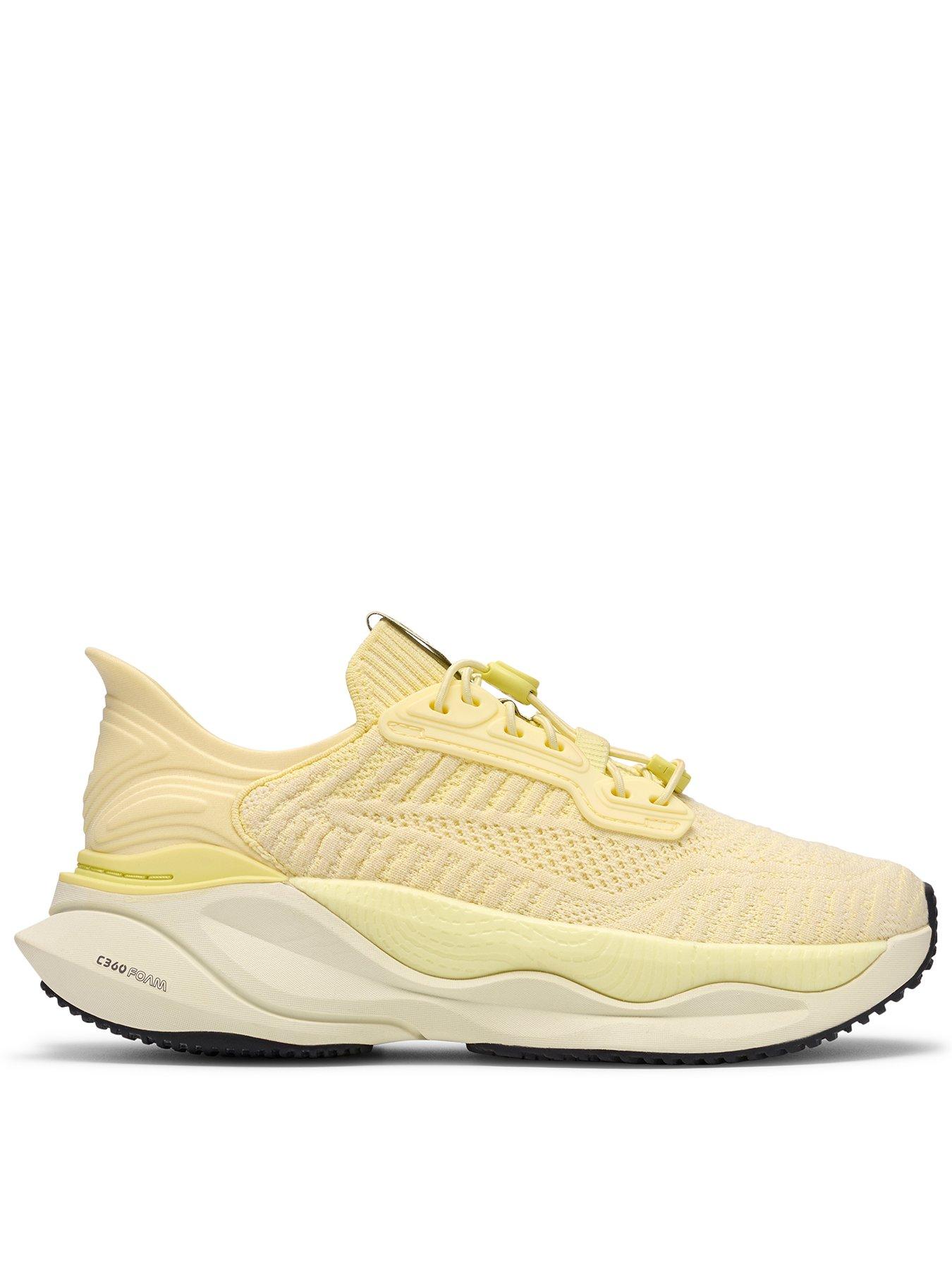 Clarks Pace Rise Trainer - Pale Yellow