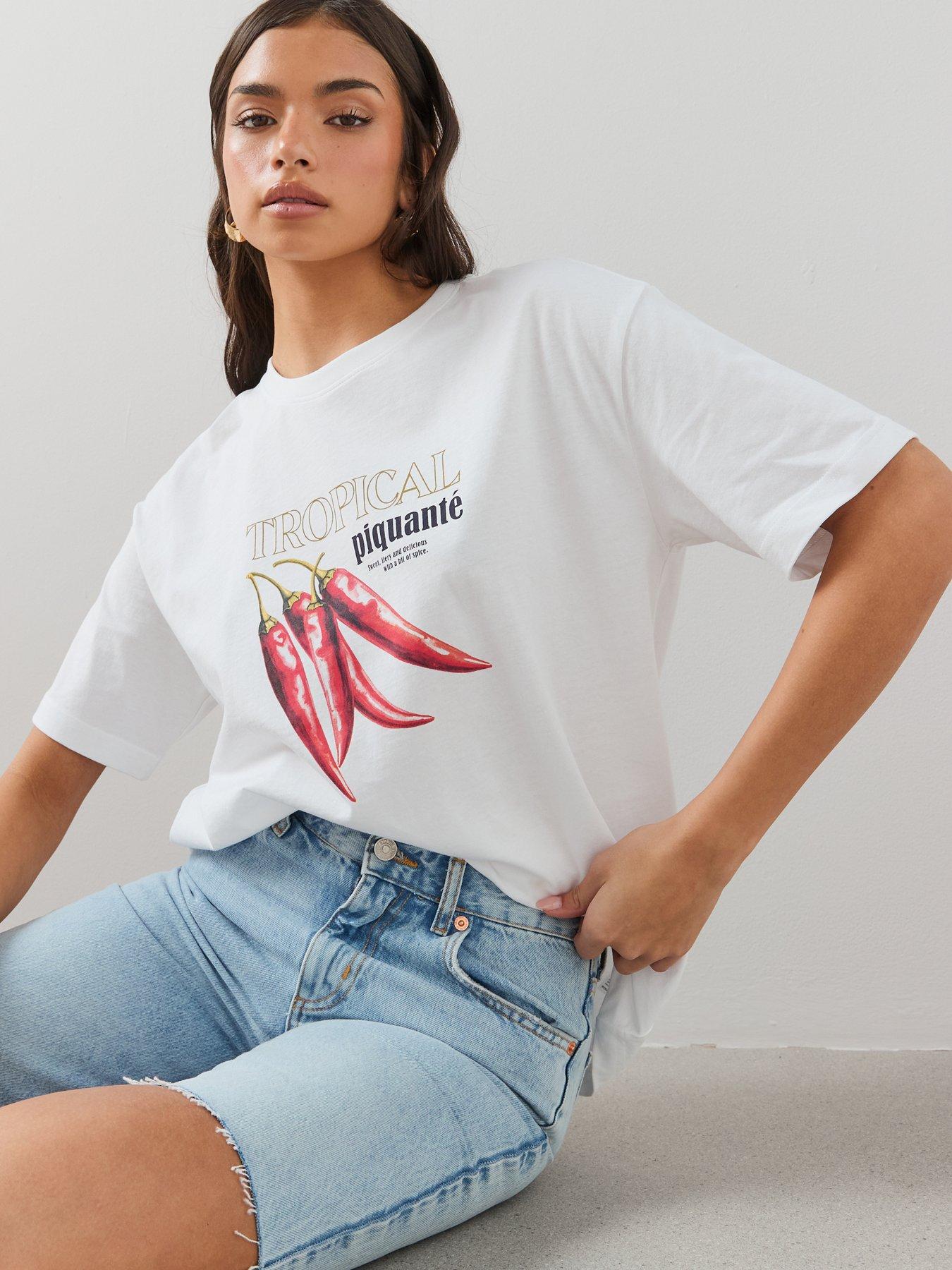 Image 4 of 7 of The Very Collection Chilli Oversized Graphic T-Shirt - White