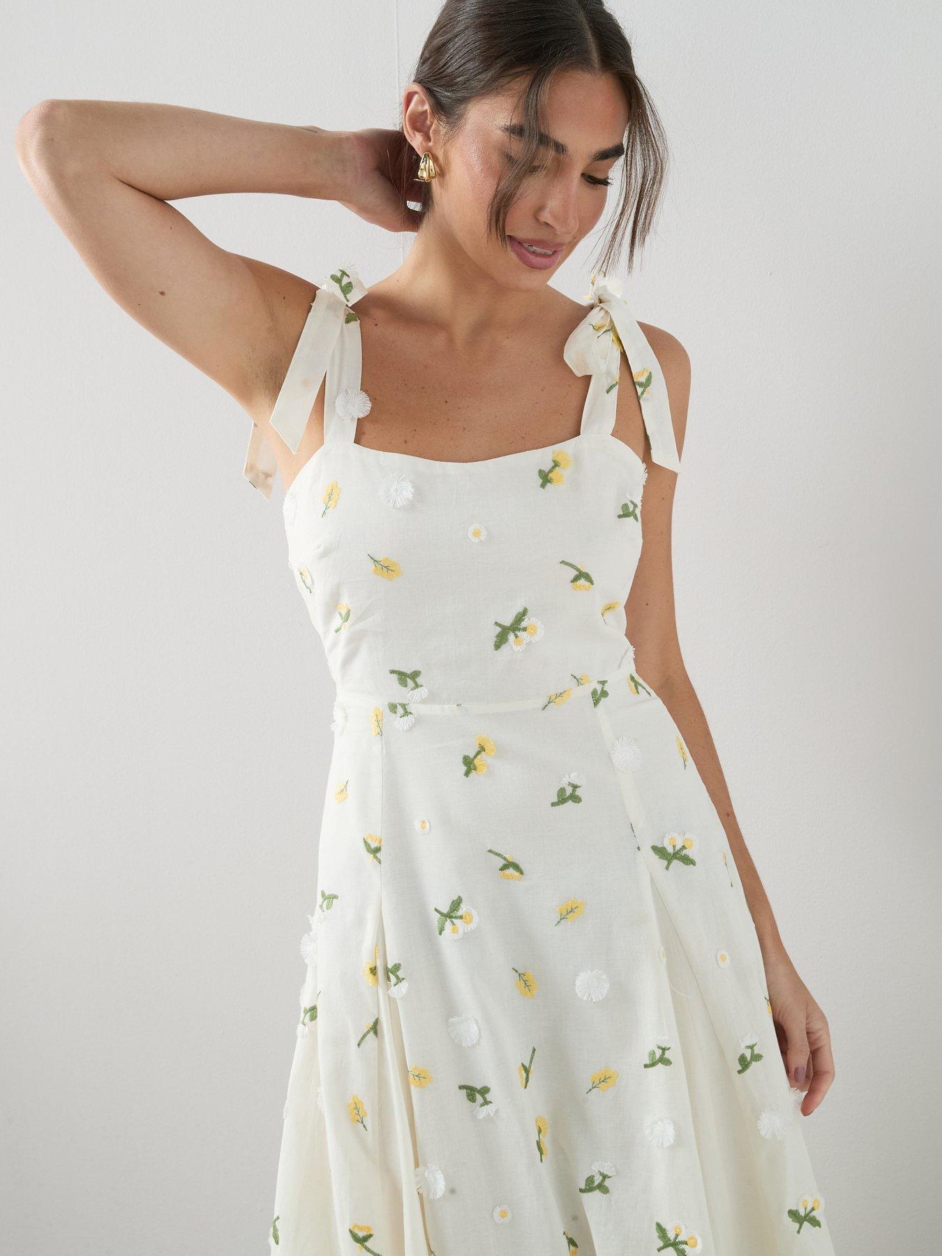 Image 4 of 6 of The Very Collection Floral Textured Strappy Maxi Dress - Cream