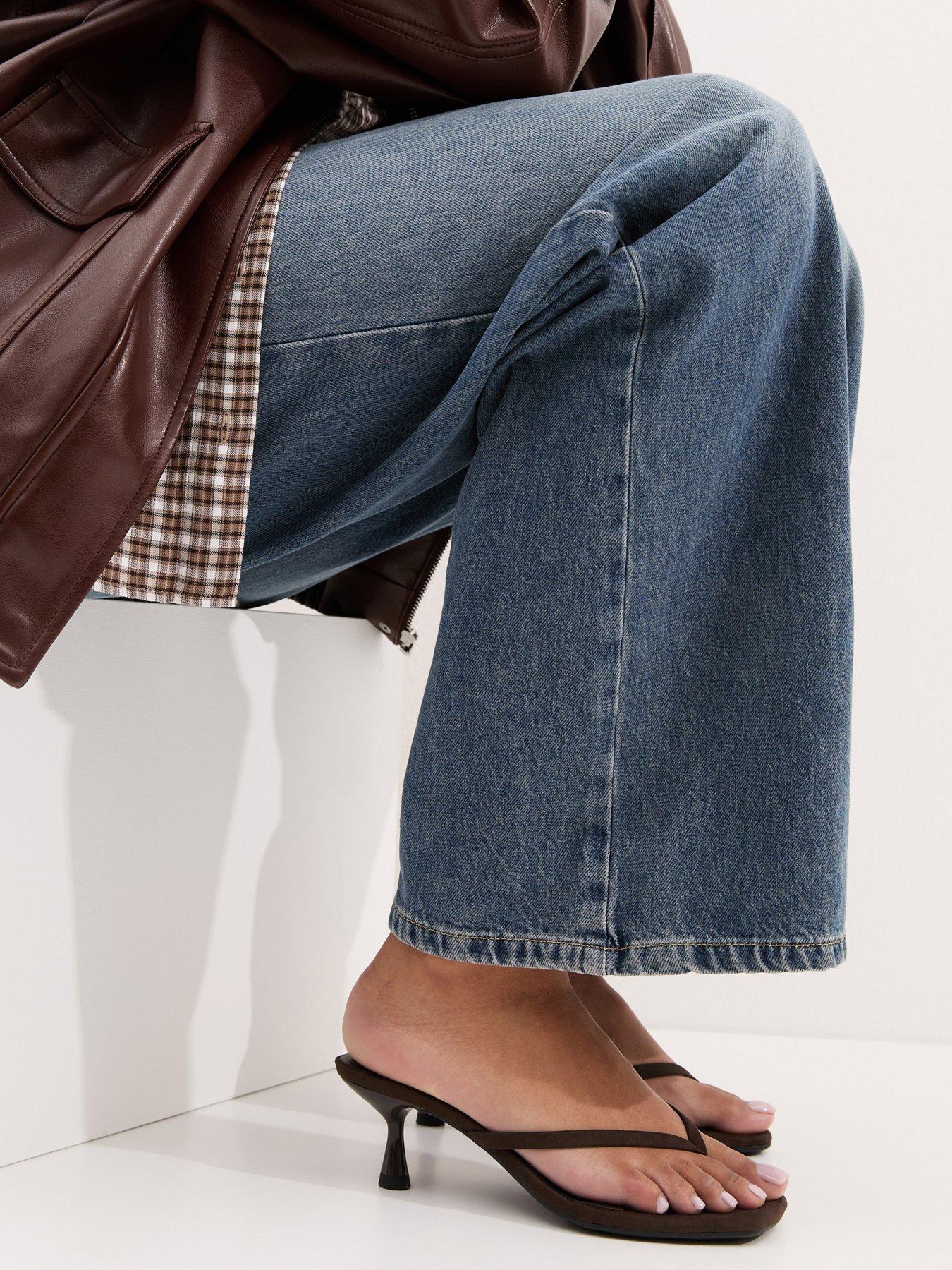 New Look Faux Suede Toe Post Mule Sandals - Brown