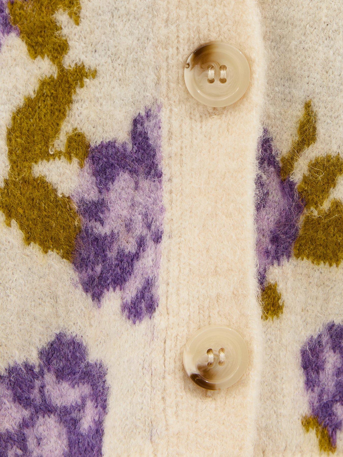Image 5 of 5 of New Look Cream Floral Patterned V-neck Cardigan