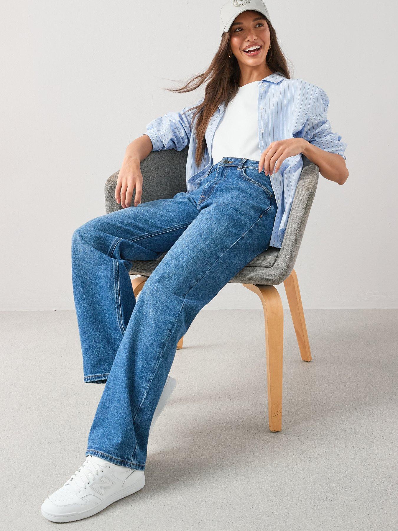 Image 4 of 6 of The Very Collection Baggy Low Rise Jeans - Mid Wash