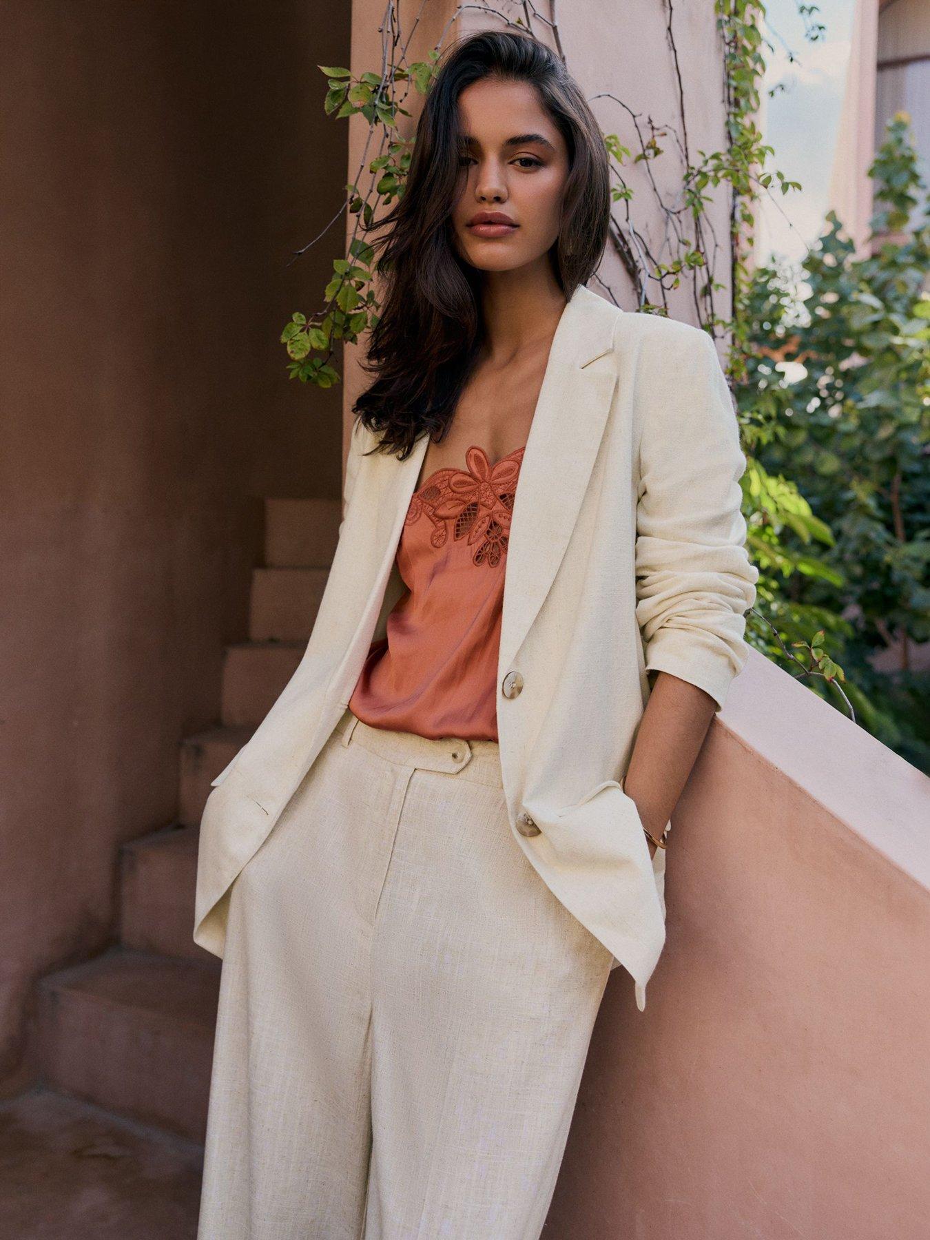 Friends Like These Boyfriend Blazer with Linen - Beige