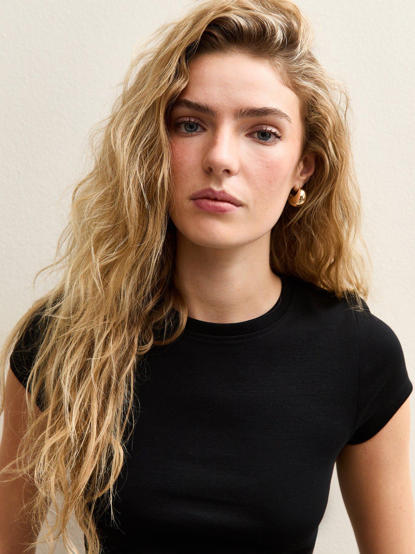 Image 5 of 6 of New Look Short Sleeve Top - Black