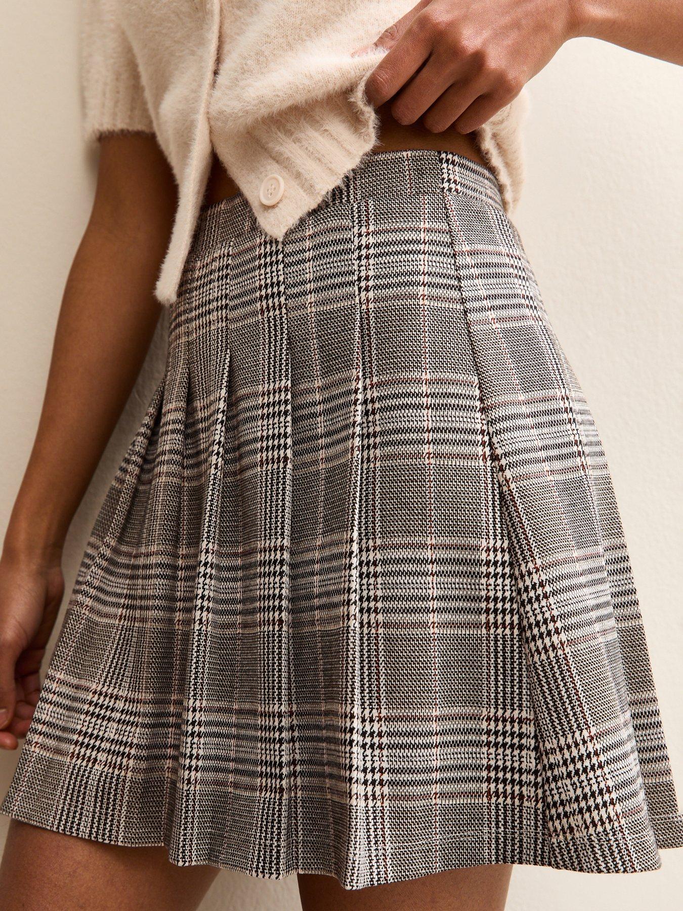 Image 4 of 5 of New Look Checked Pleated Mini Skirt - Grey