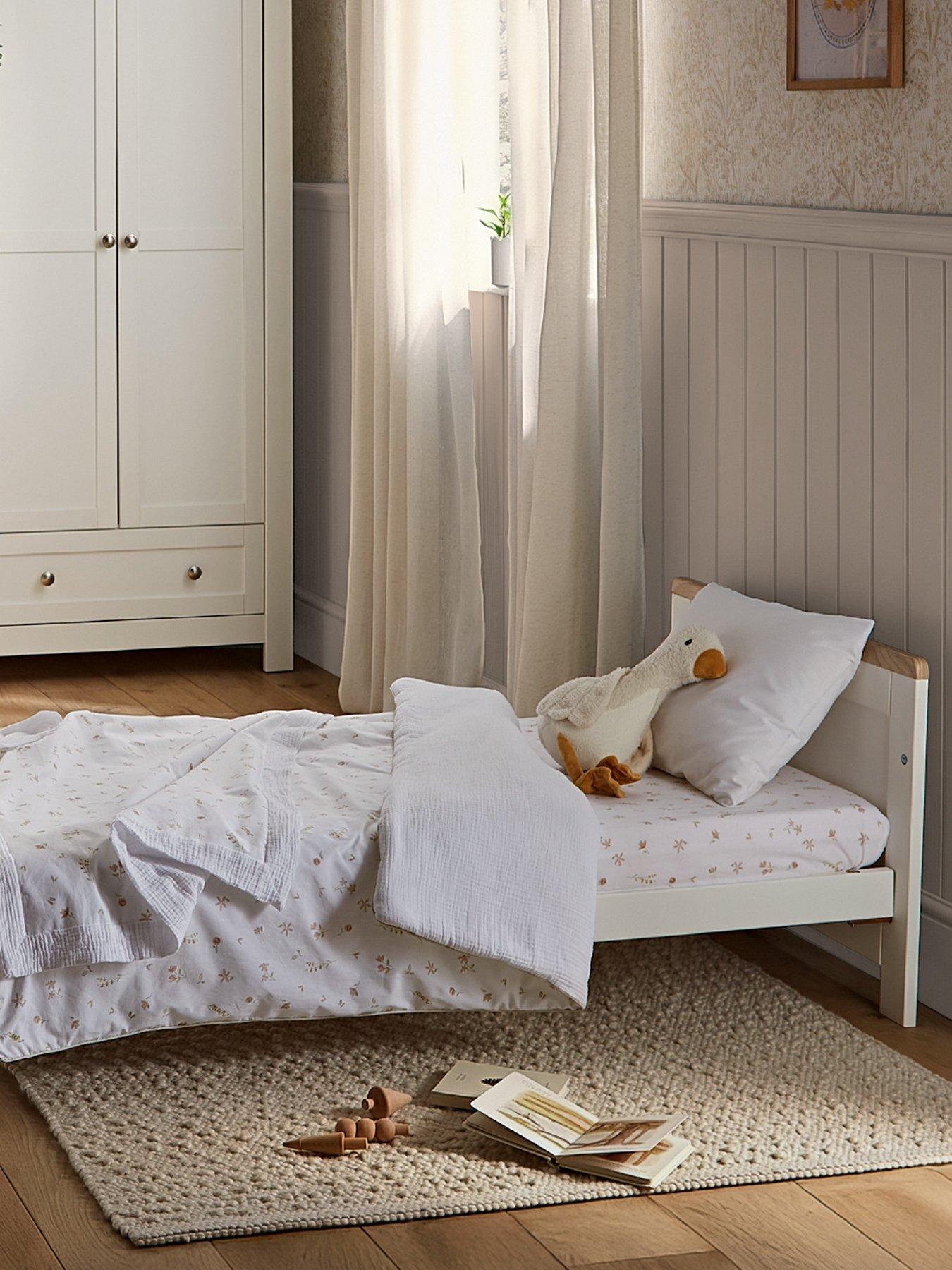 Image 3 of 6 of CuddleCo Burford Cot Bed - White & Oak