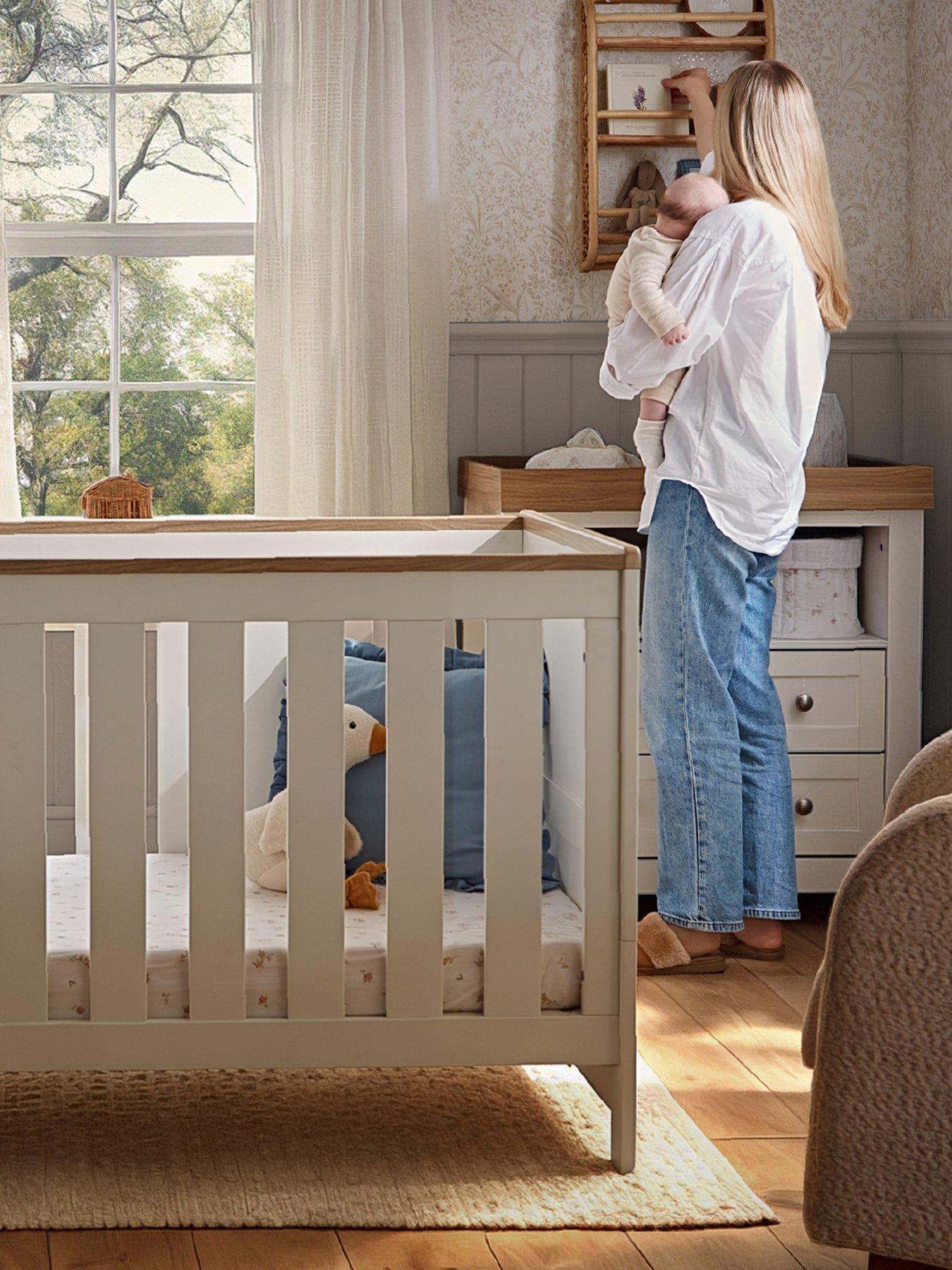 Image 4 of 6 of CuddleCo Burford Cot Bed - White & Oak