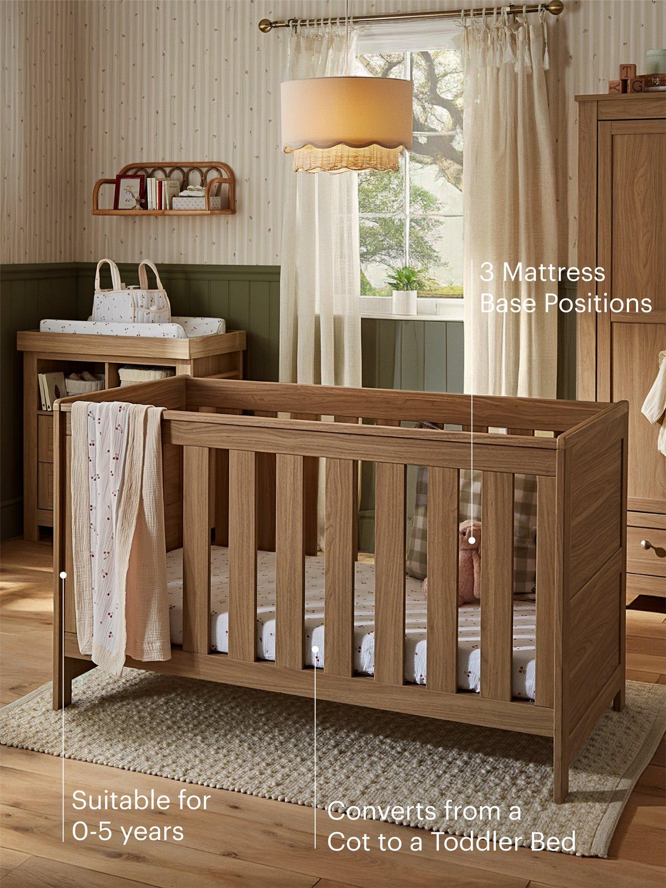 Image 4 of 8 of CuddleCo Burford Cot Bed - Oak