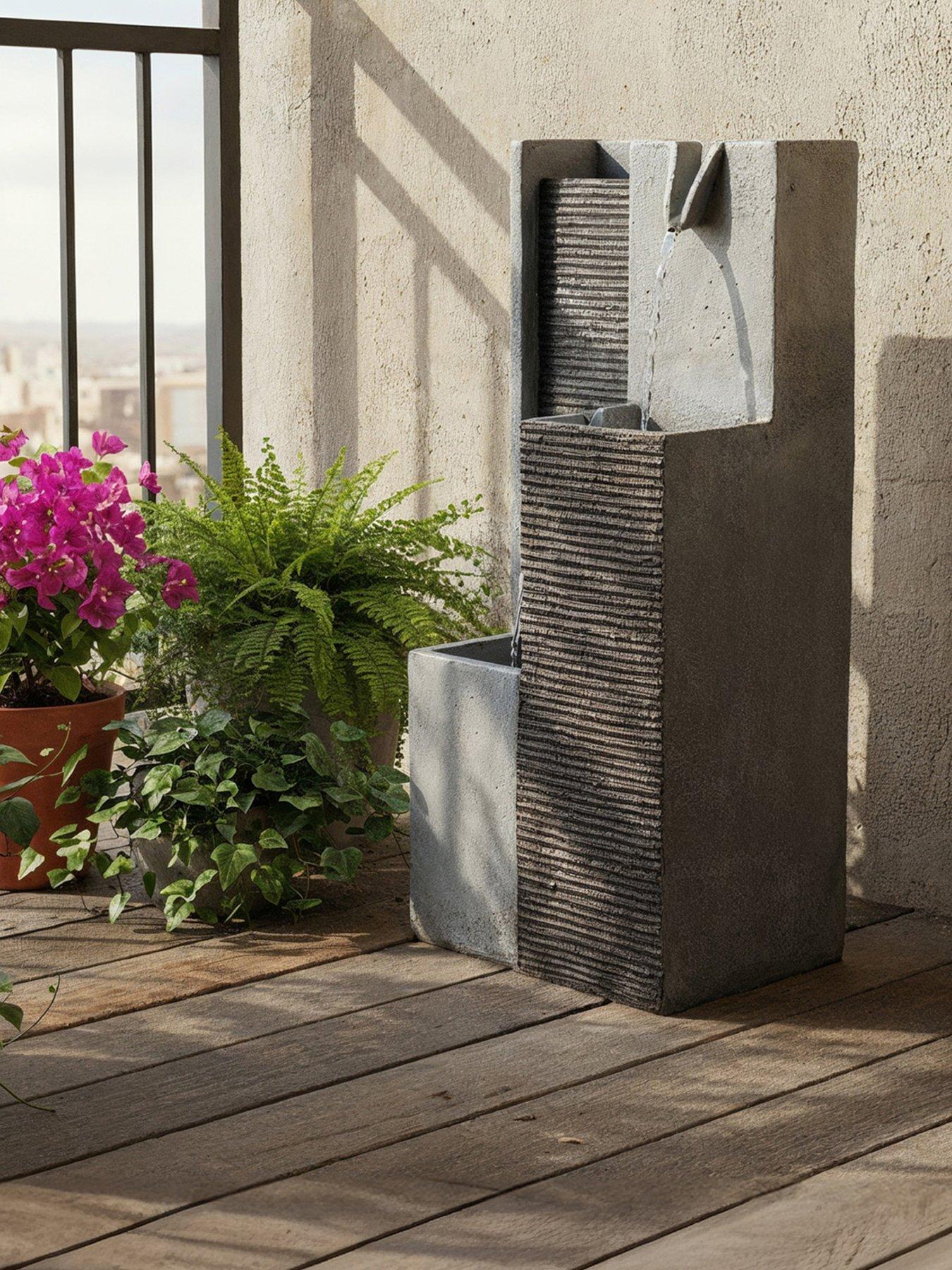 Streetwize Trickle Solar Powered Water Fountain