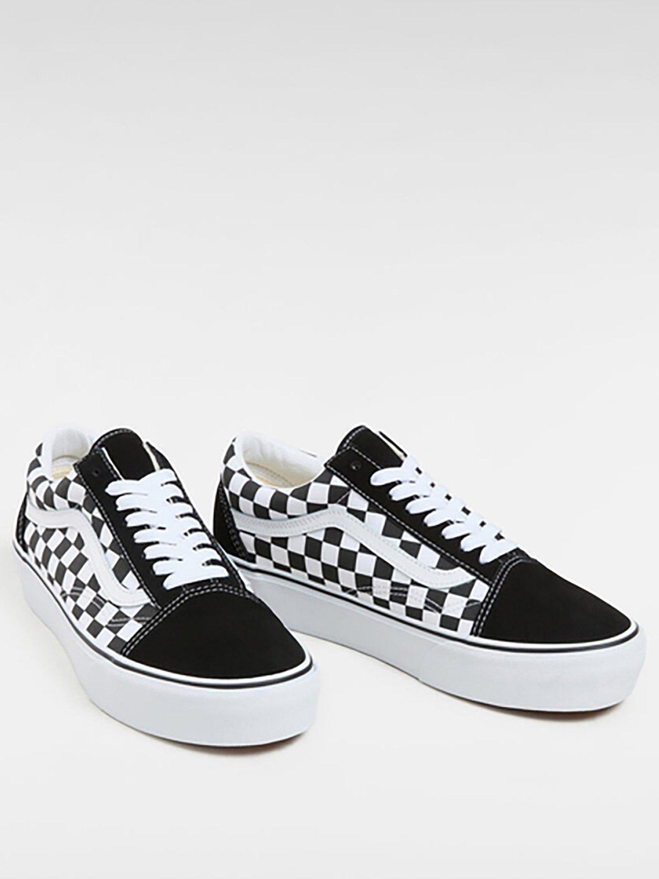 Image 2 of 5 of Vans Unisex Old Skool Platform - Black