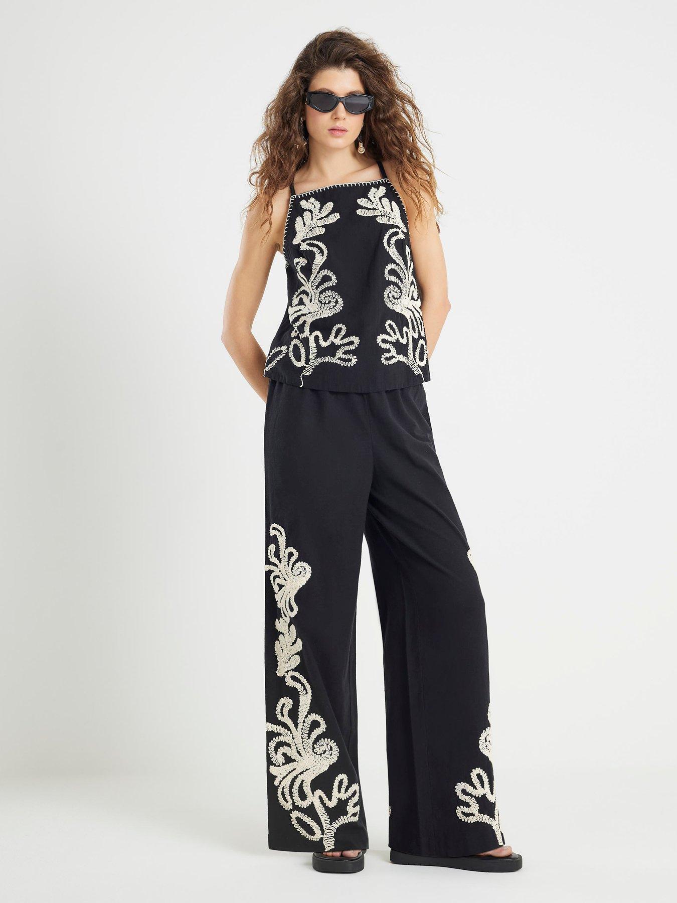 Image 3 of 4 of River Island Craft Stitch Racer Tank - Black