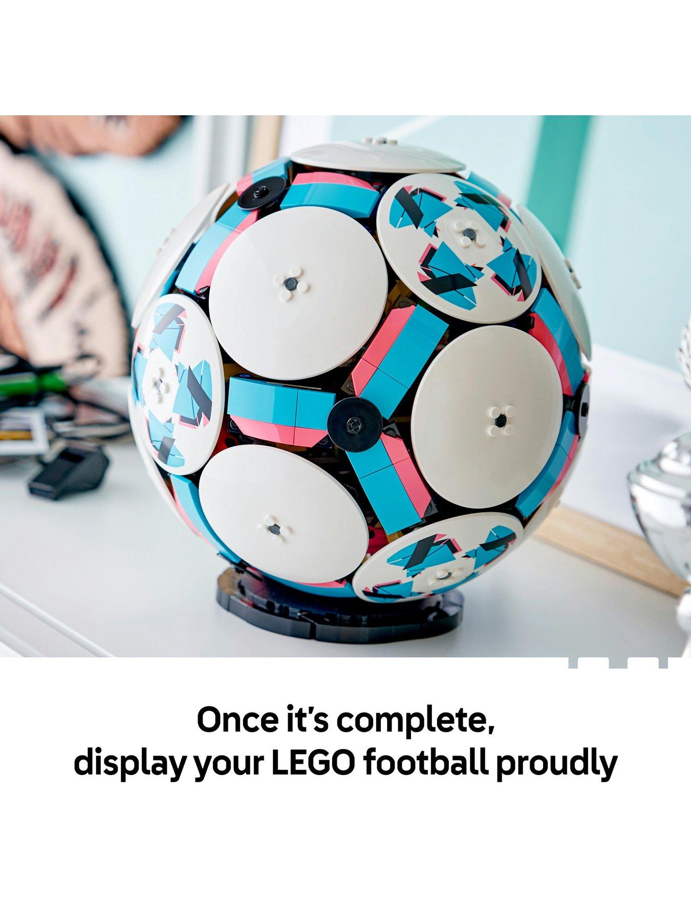 Image 6 of 8 of LEGO Football - 3D Display Model Building Kit 43019