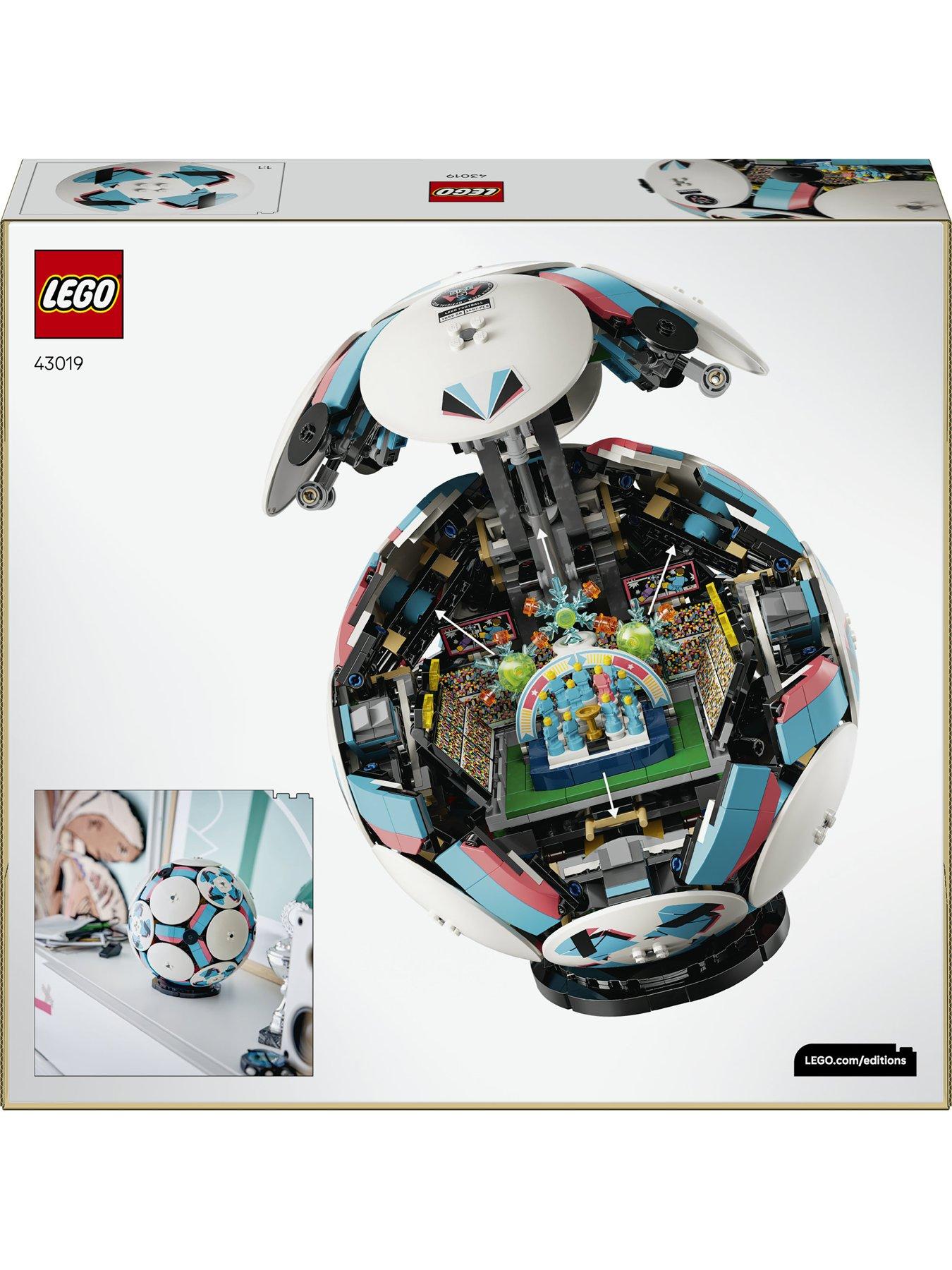 Image 7 of 8 of LEGO Football - 3D Display Model Building Kit 43019