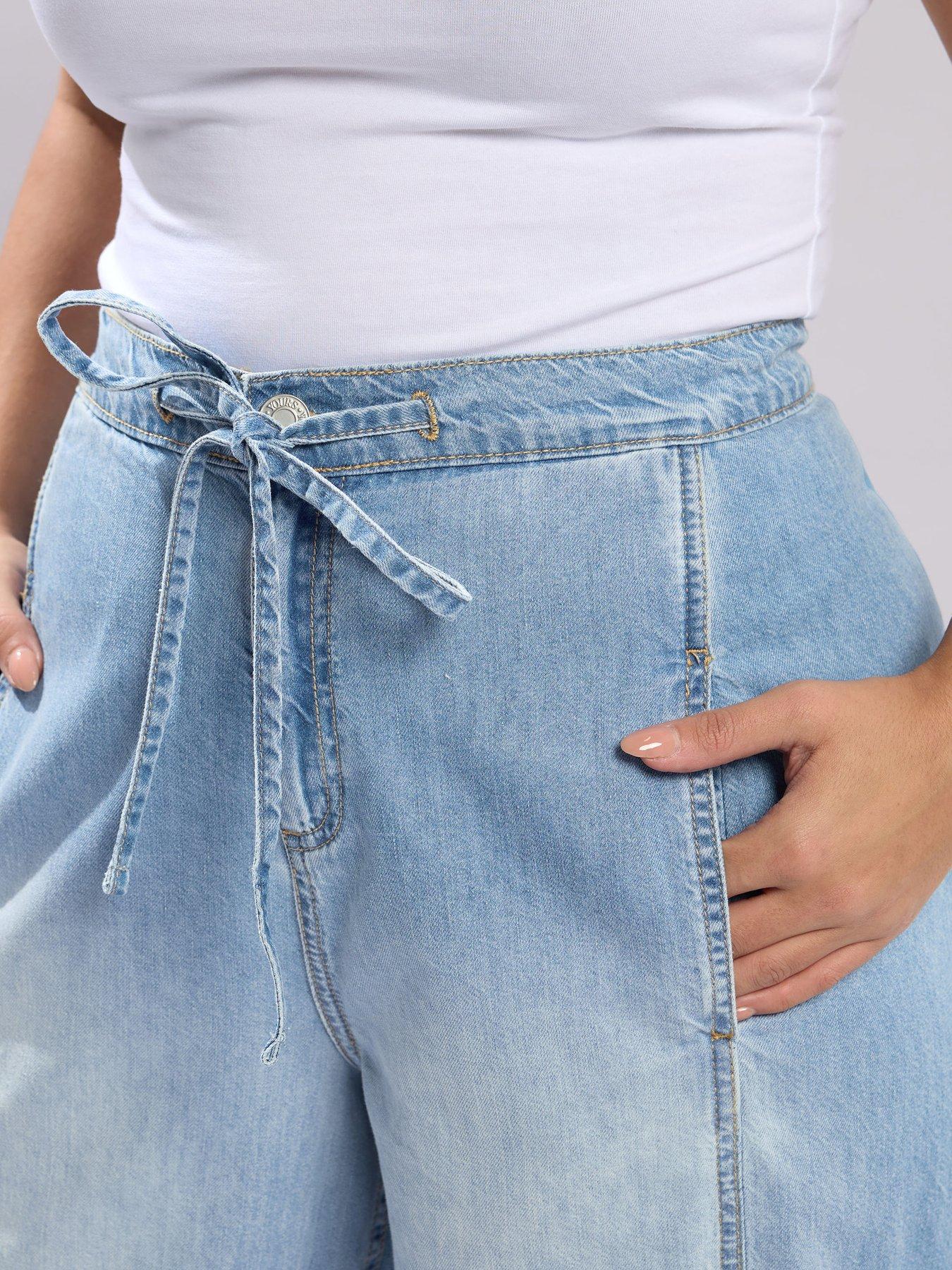 Image 4 of 5 of Yours Curve Crop Barrel Leg Jean - Blue