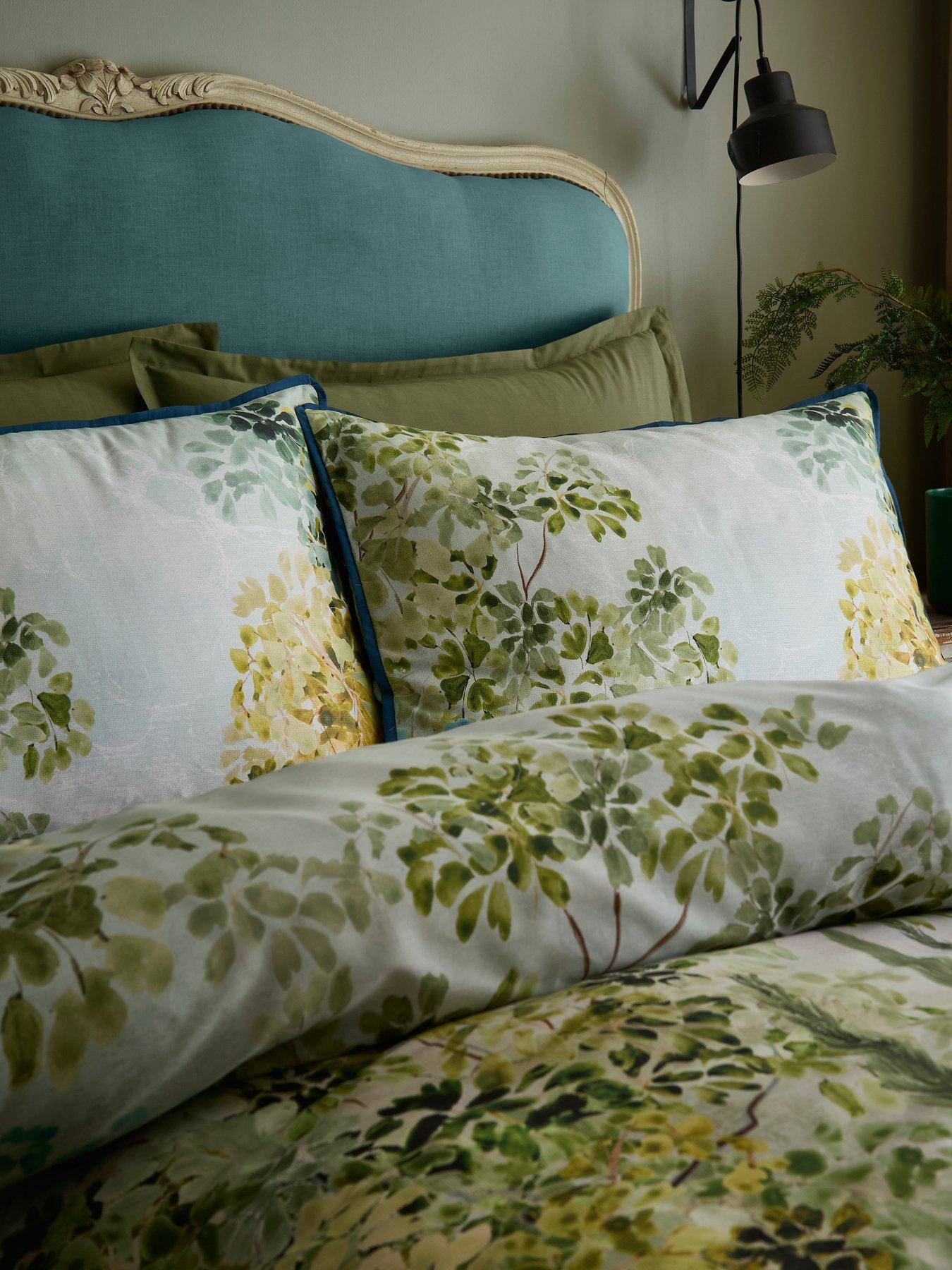 Image 3 of 5 of Soiree Hidden Garden Duvet Cover Set In Green Super-king