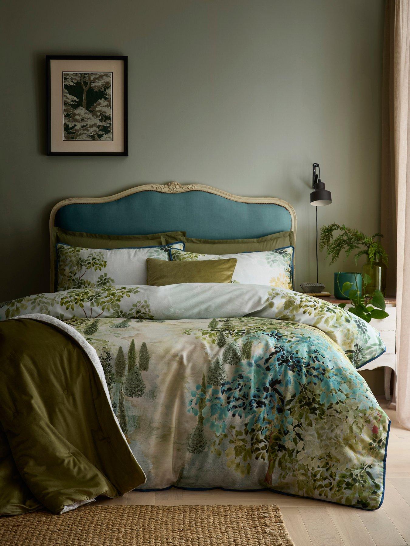 Image 4 of 5 of Soiree Hidden Garden Duvet Cover Set In Green Super-king