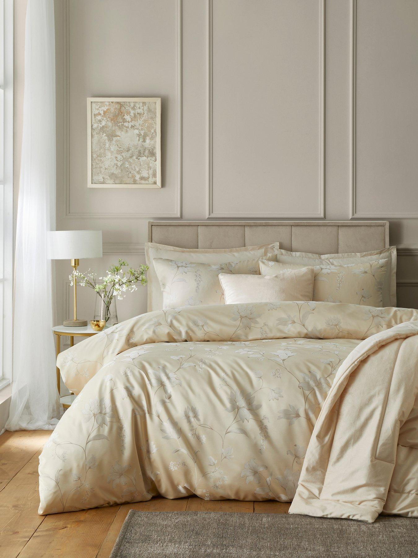 Image 4 of 4 of Soiree Lilly Floral Jacquard Duvet Cover Set In Champagne King