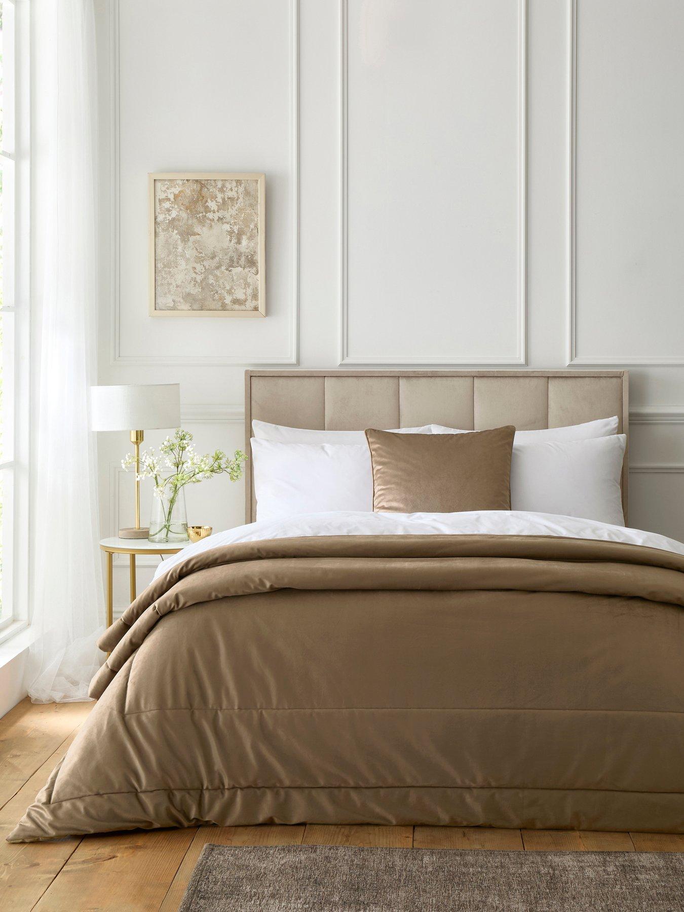 Appletree Harlan Bedspread In Cream 235 X 235cm