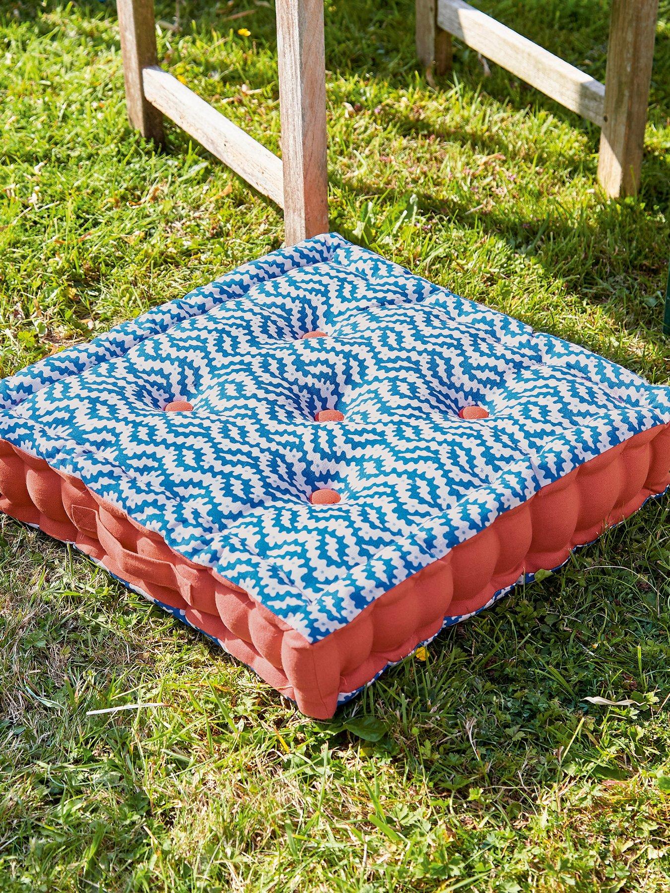 Land & Shore Sperrin Outdoor Cushions 45X45Cm Blue / Red
