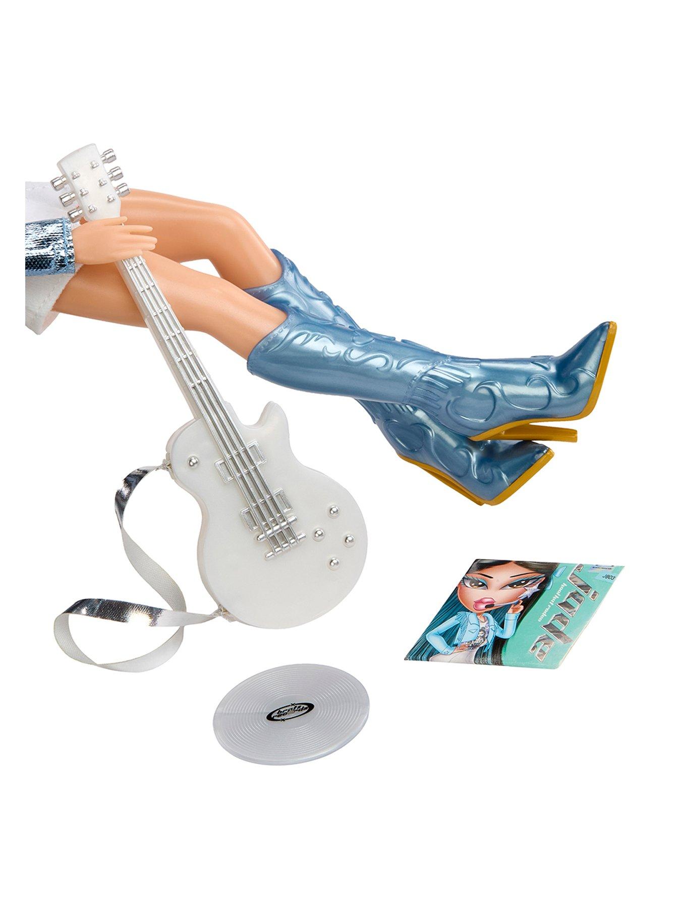 Image 4 of 7 of Bratz Pop Starz Doll - Jade