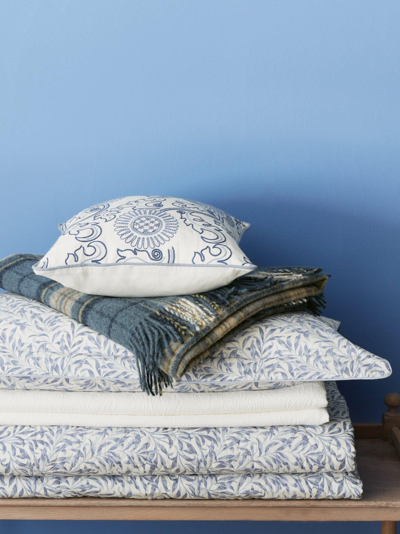 Image 5 of 5 of Morris & Co Willow Bough Cover Set China Blue