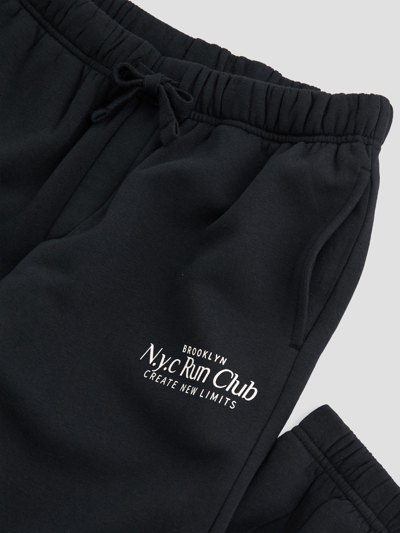 Image 5 of 5 of The Very Collection Boys NYC Run Club T-Shirt &amp; Joggers Set (3-16 years) - Black