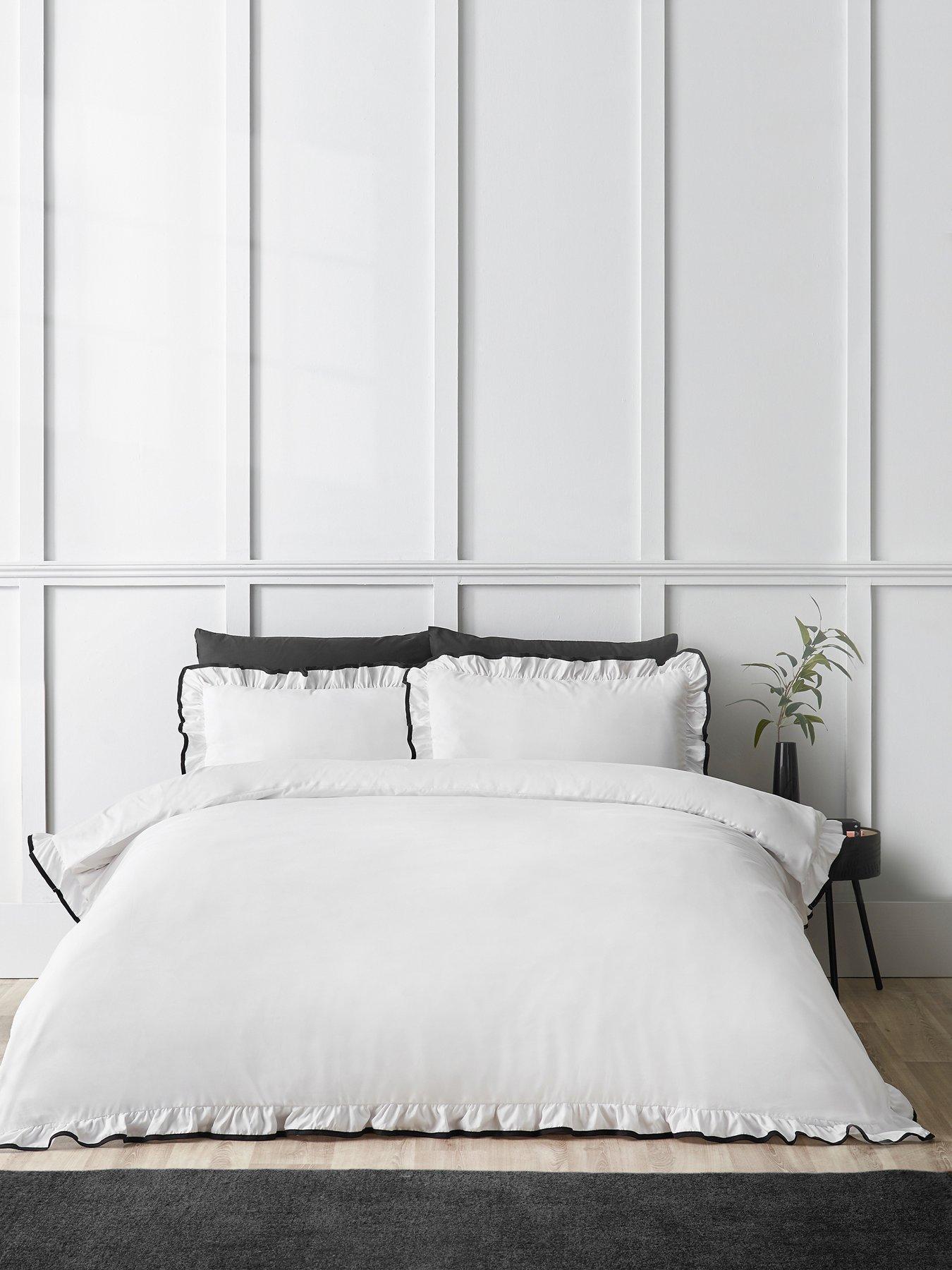 Catherine Lansfield So Soft Mono Frill Duvet Set