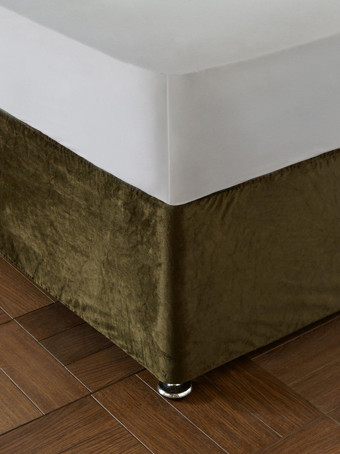 Catherine Lansfield Kingsley Matt Velvet Base Wrap