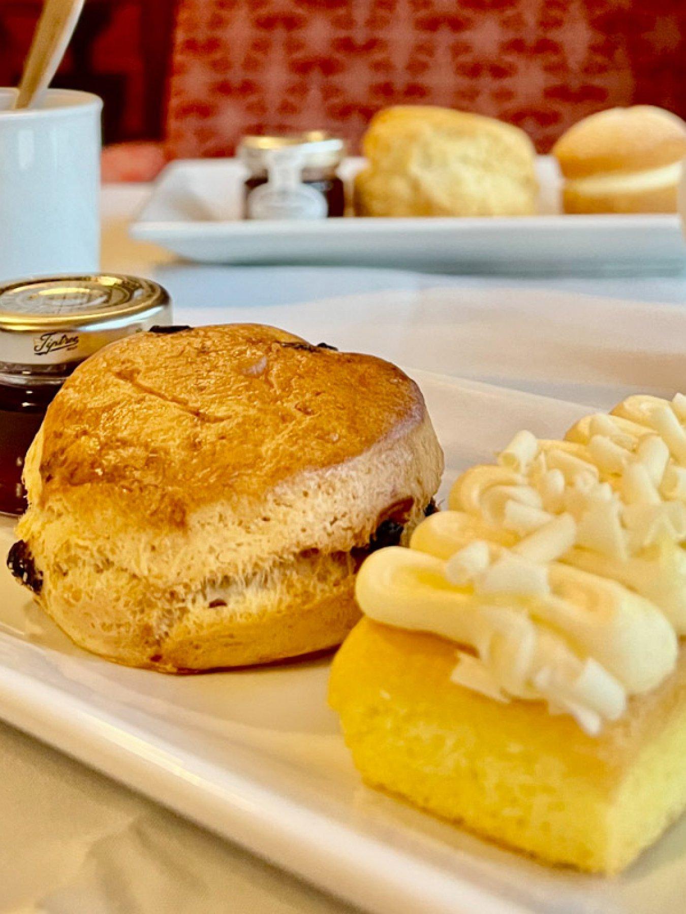 Image 3 of 5 of Virgin Experience Days Midlands Steam Train Trip with Cream Tea for Two