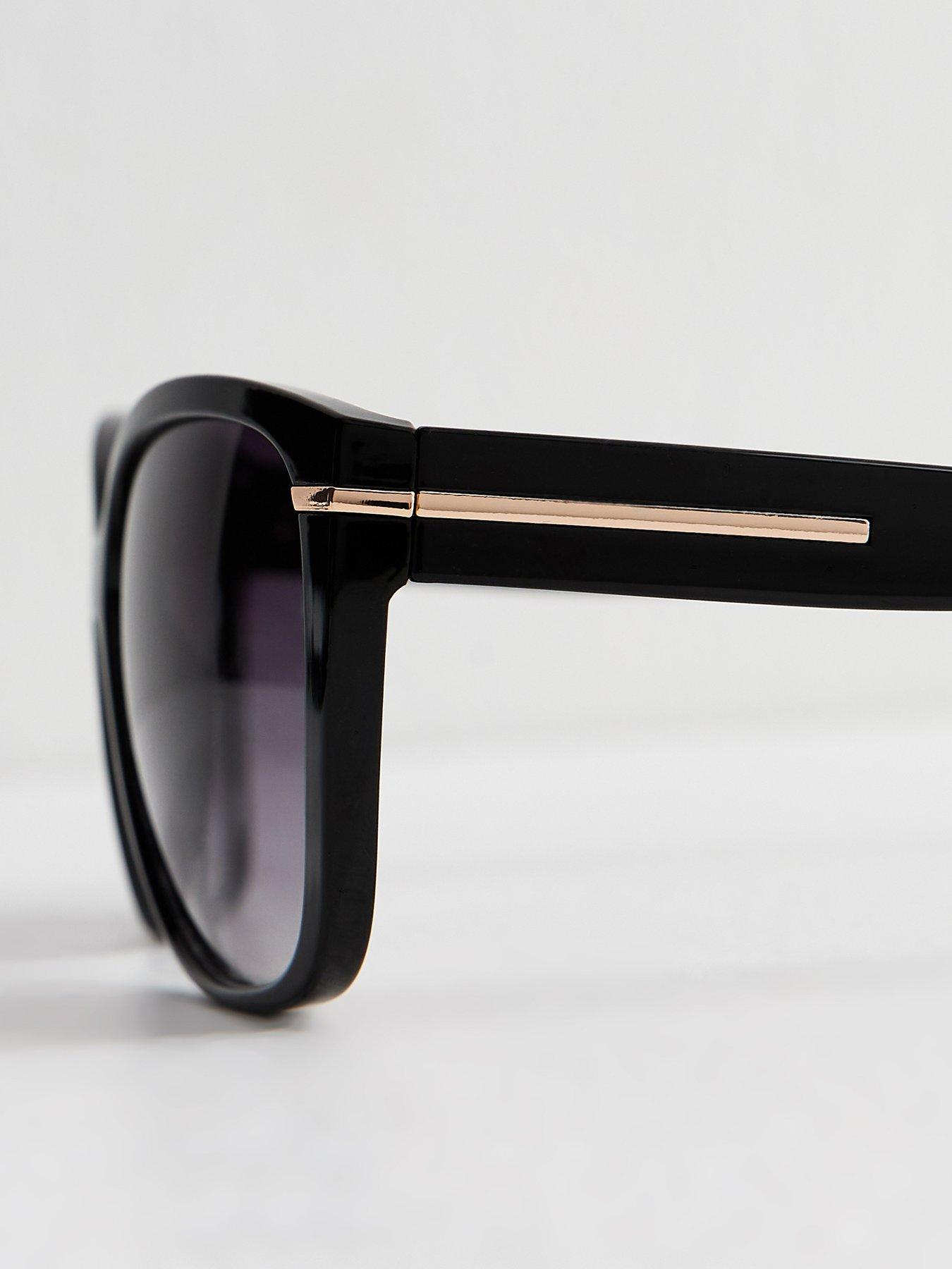 Image 4 of 4 of New Look Round Sunglasses - Black