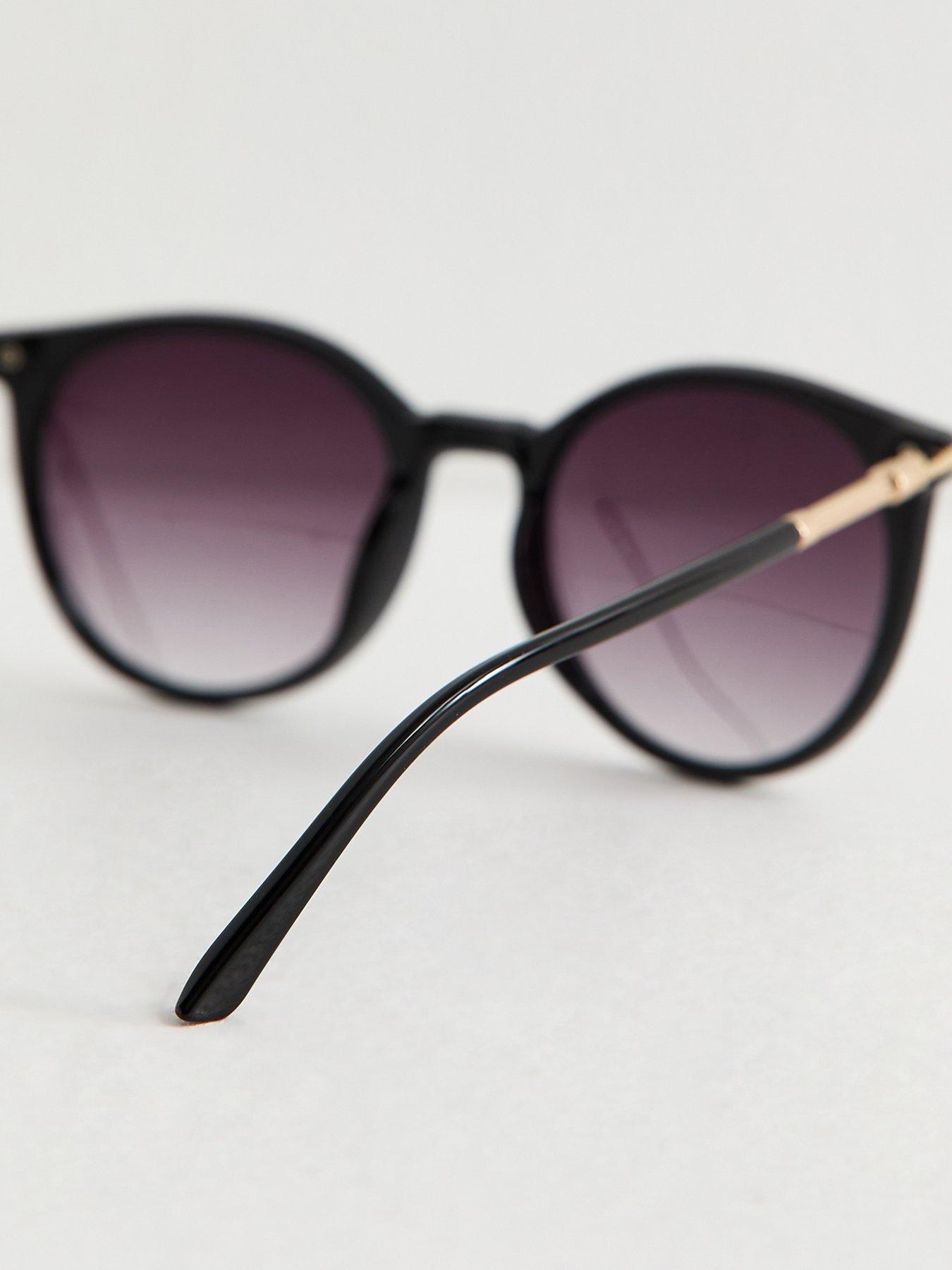 Image 3 of 4 of New Look Round Frame Sunglasses - Black