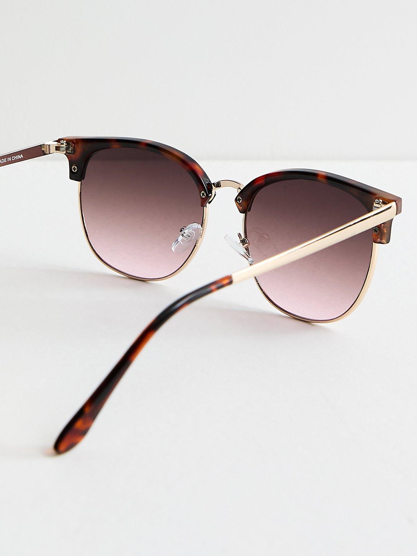 Image 3 of 4 of New Look Tortoiseshell Effect Round Frame Sunglasses - Brown
