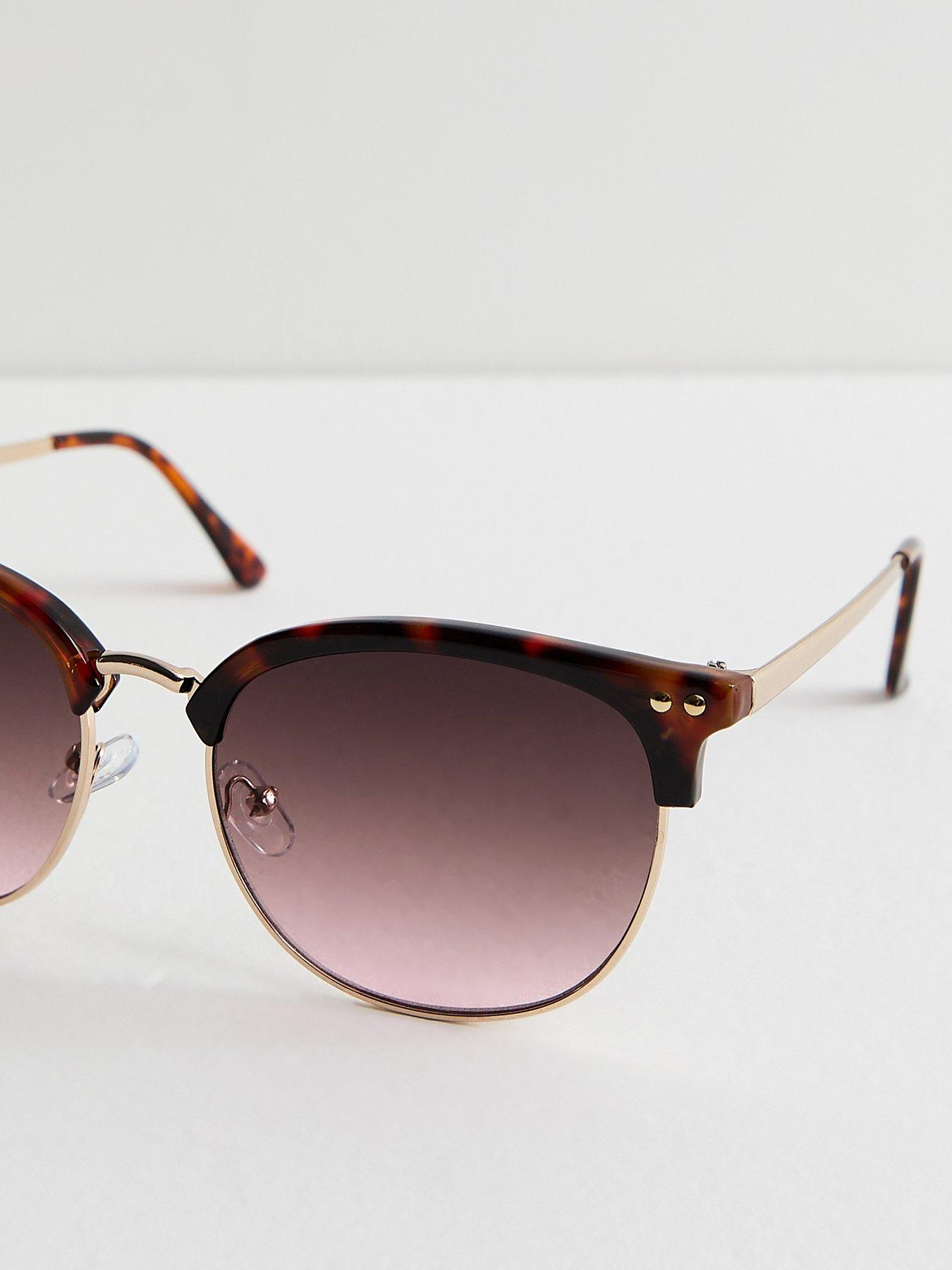 Image 4 of 4 of New Look Tortoiseshell Effect Round Frame Sunglasses - Brown