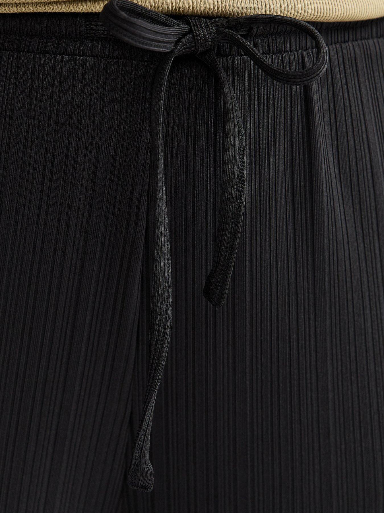 Image 5 of 5 of New Look Curves Ribbed Drawstring Cropped Trousers - Black