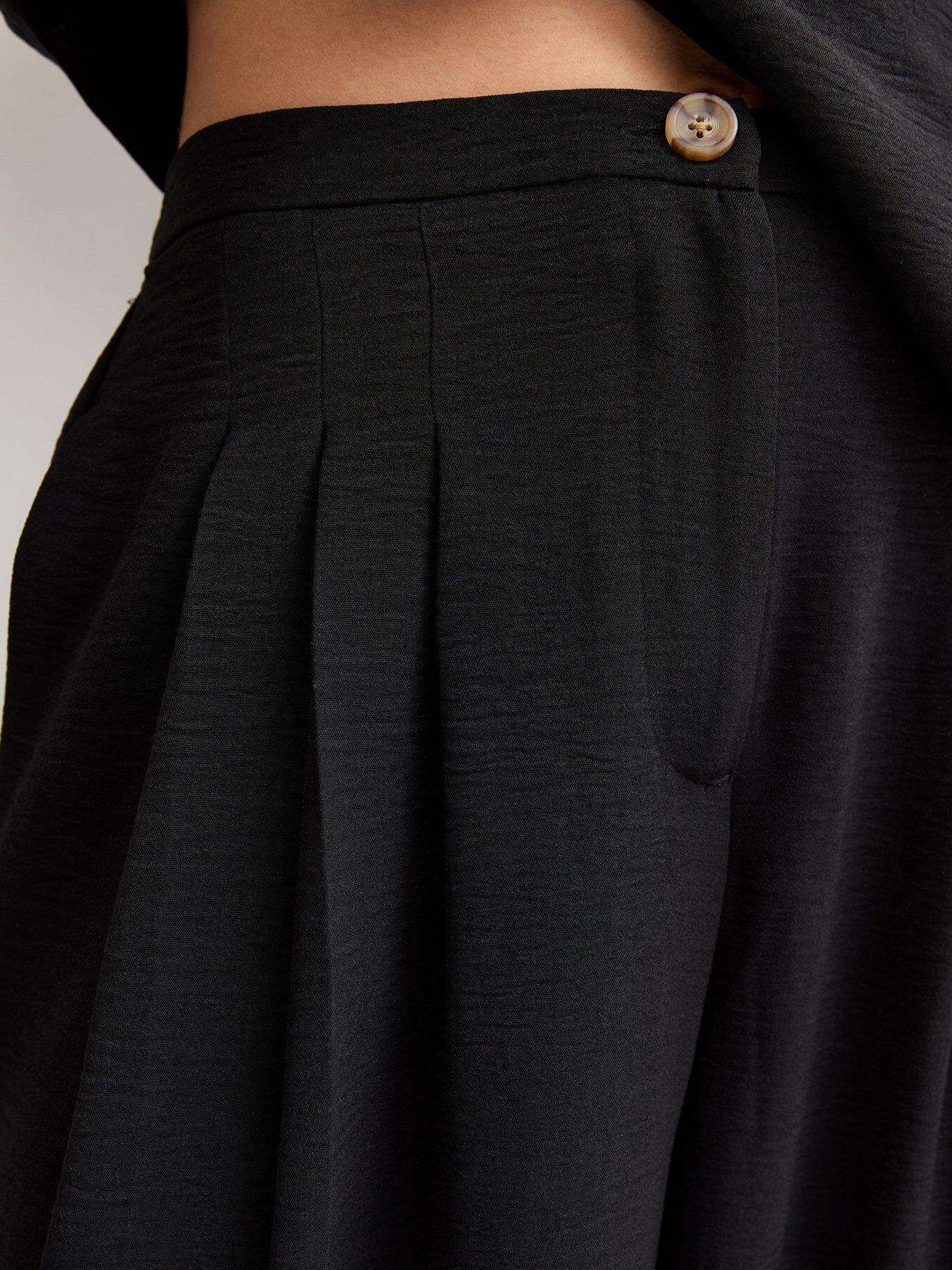 Image 5 of 5 of New Look Wide Leg Pleated Trousers - Black