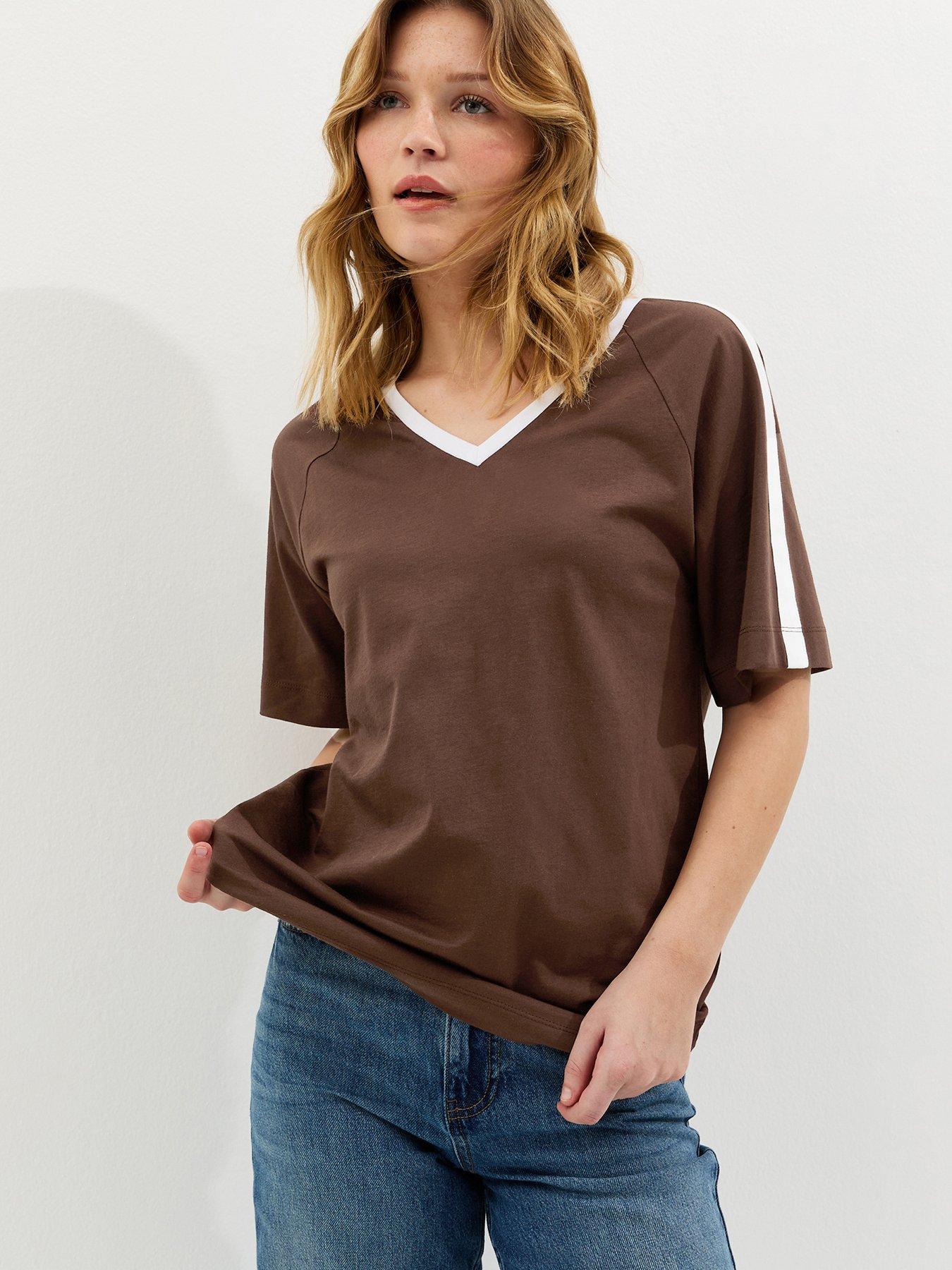 New Look V-Neck Football T-Shirt - Dark Brown