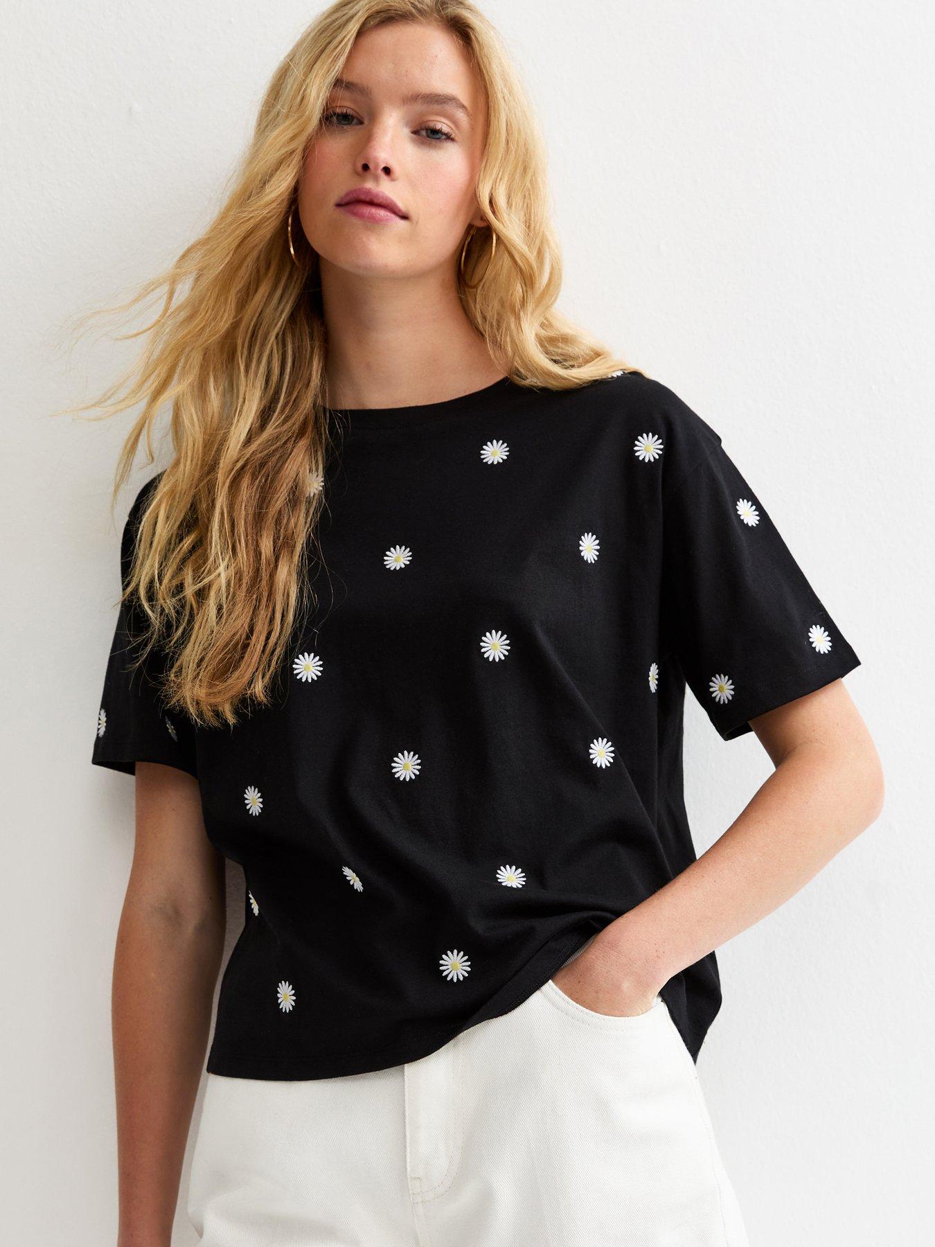 New Look Daisy Embroidered Boxy Fit T-Shirt - Black