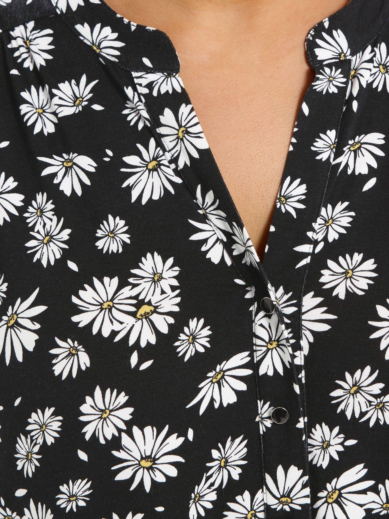 Image 4 of 5 of Yours Curve Sleeveless Blouse