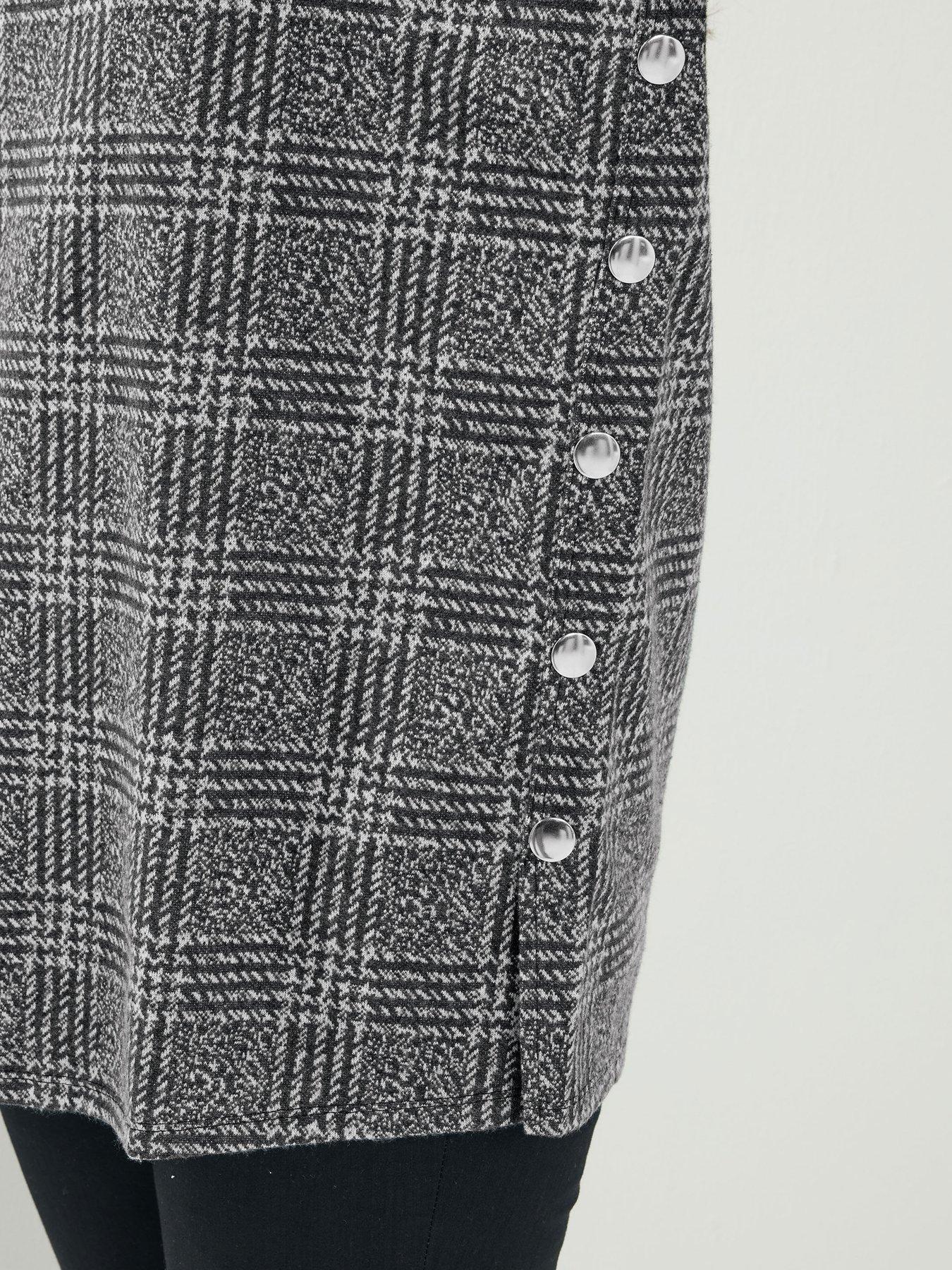 Image 4 of 5 of Yours Curve Side Button Check Top