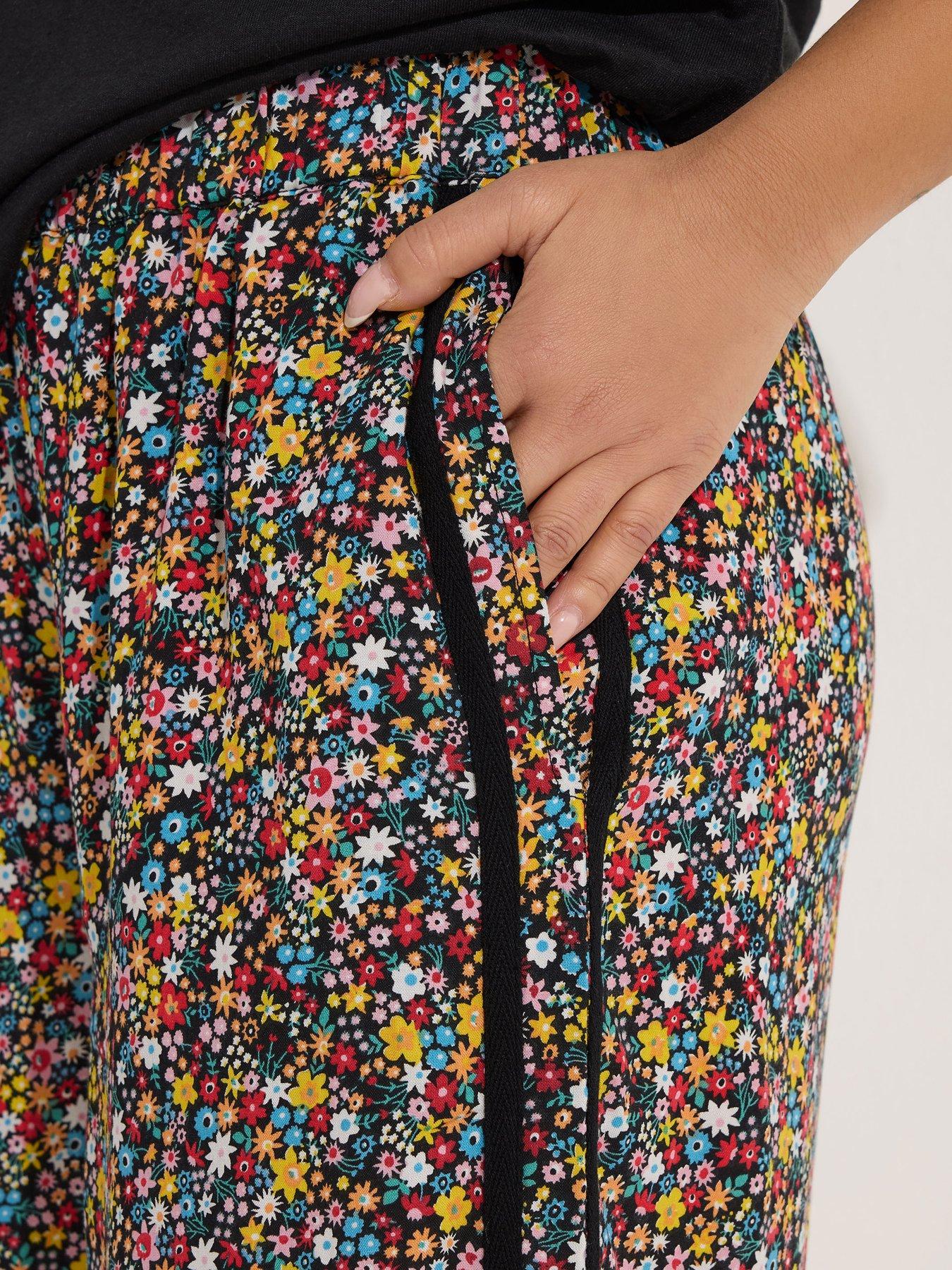 Image 4 of 4 of PixieGirl Petite Ditsy Wide Leg Side Stripe Trousers