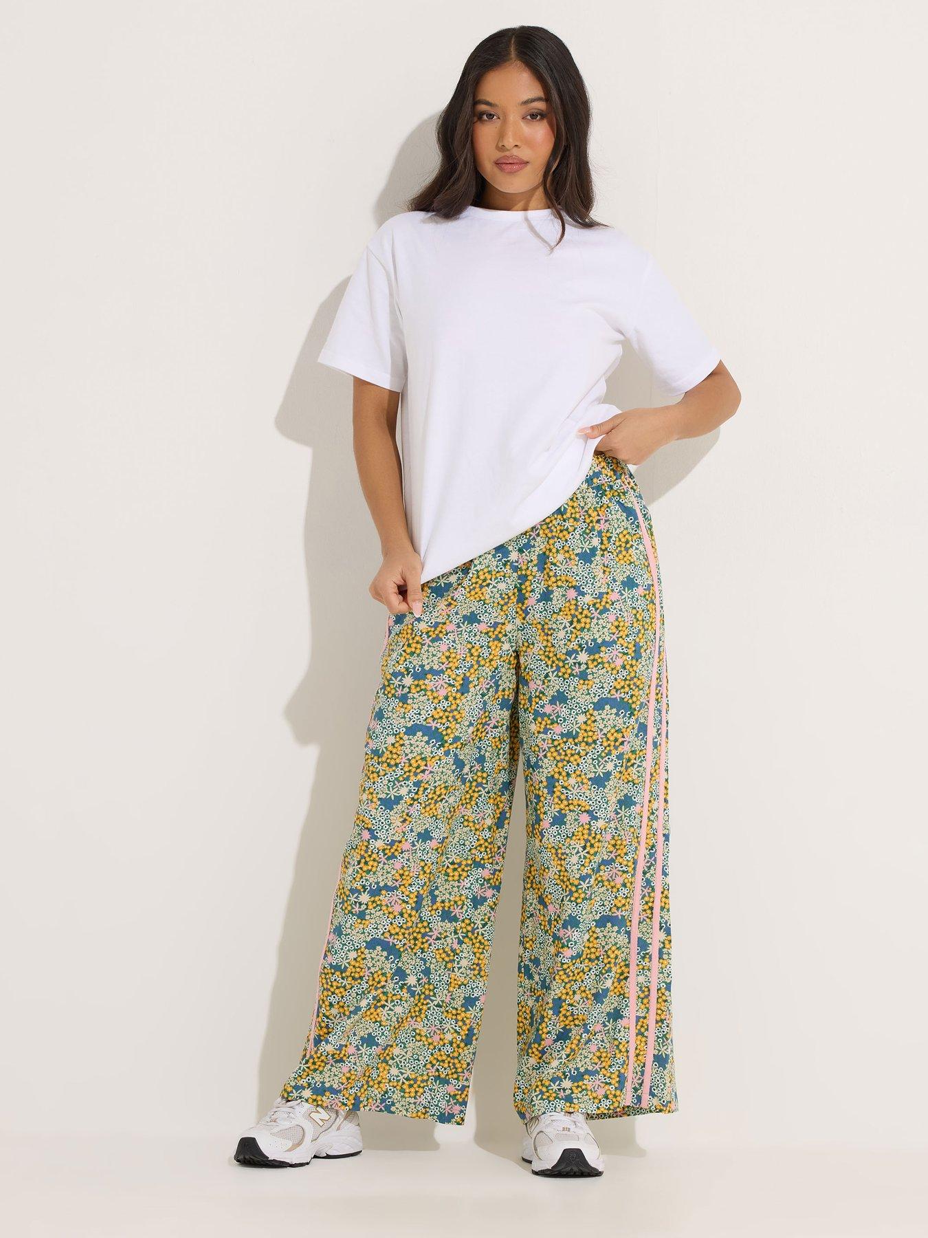 PixieGirl Petite Ditsy Wide Leg Side Stripe Trousers