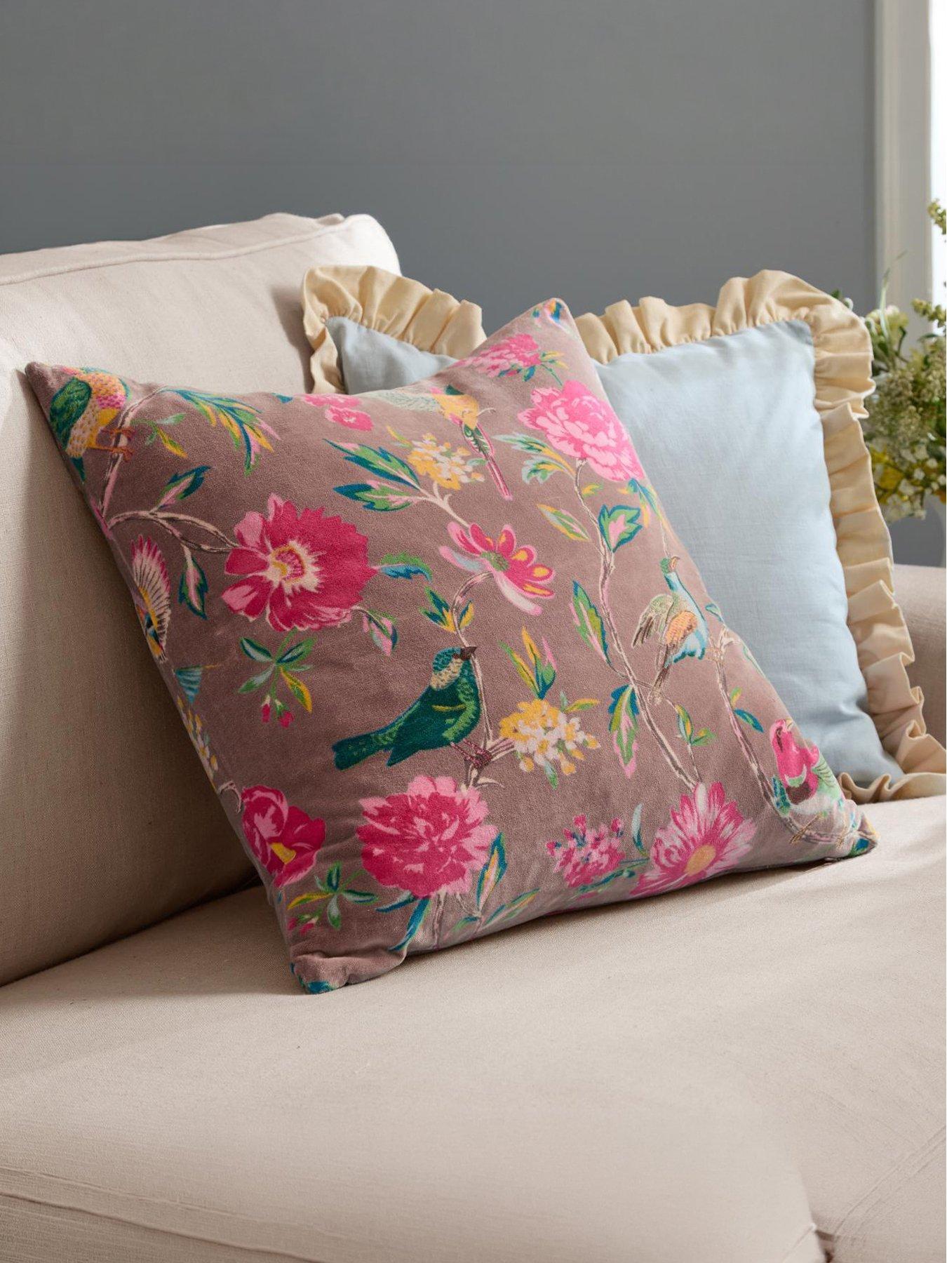 Wylder Aviary & 50X50 Polyester Cushion