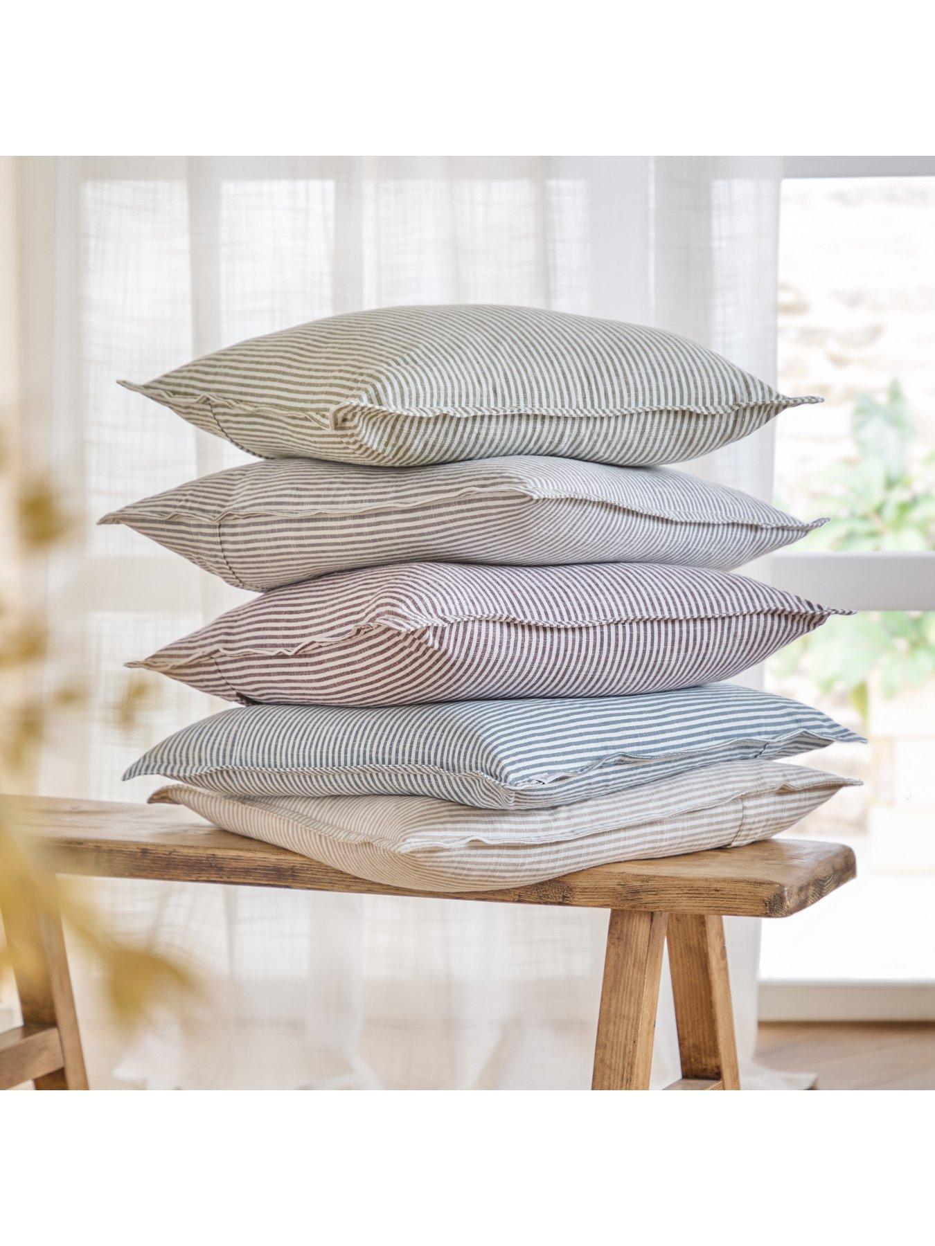 Image 6 of 6 of Yard TRURO 45X45 POLYESTER CUSHION