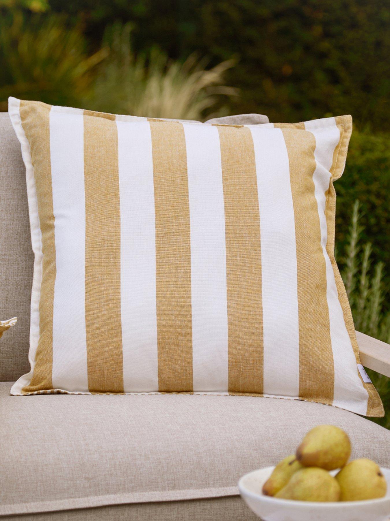 Yard Hayle 50X50 Outdoor Polyester Cushion