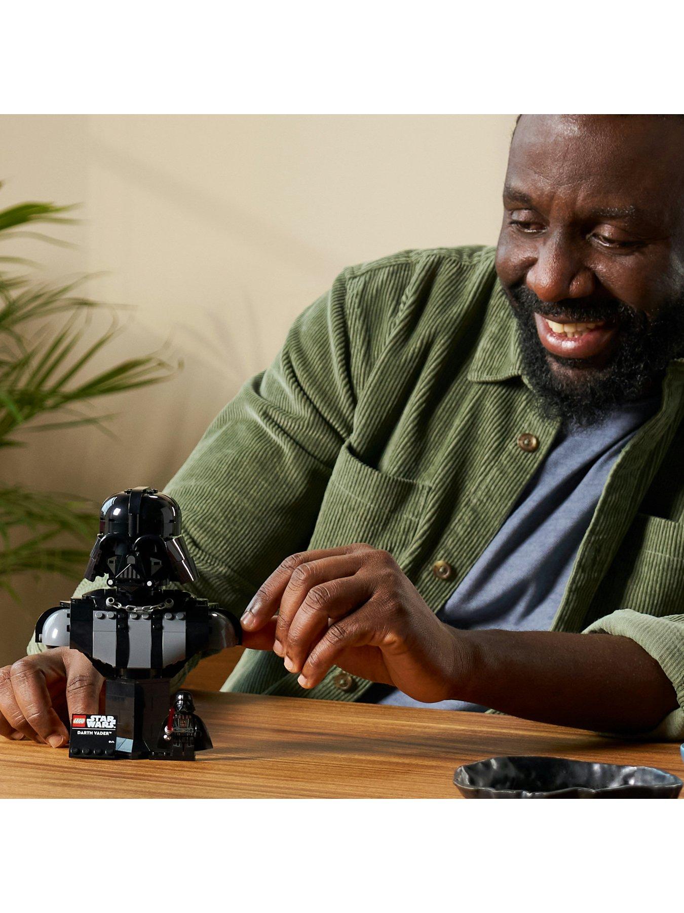 Image 6 of 8 of LEGO Star Wars DARTH VADER MINI BUST