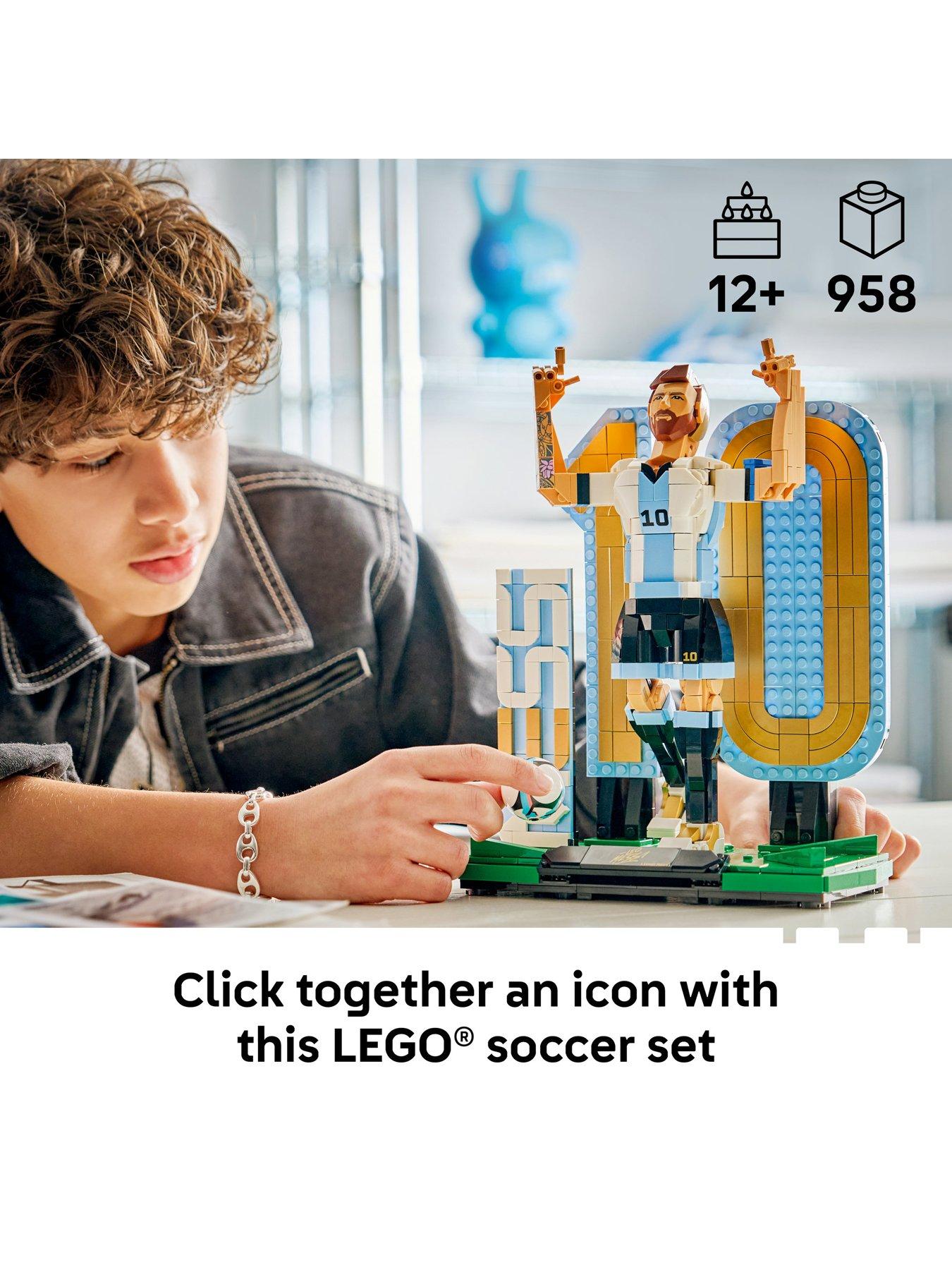 Image 2 of 8 of LEGO Editions Lionel Messi - Football Legend 43015