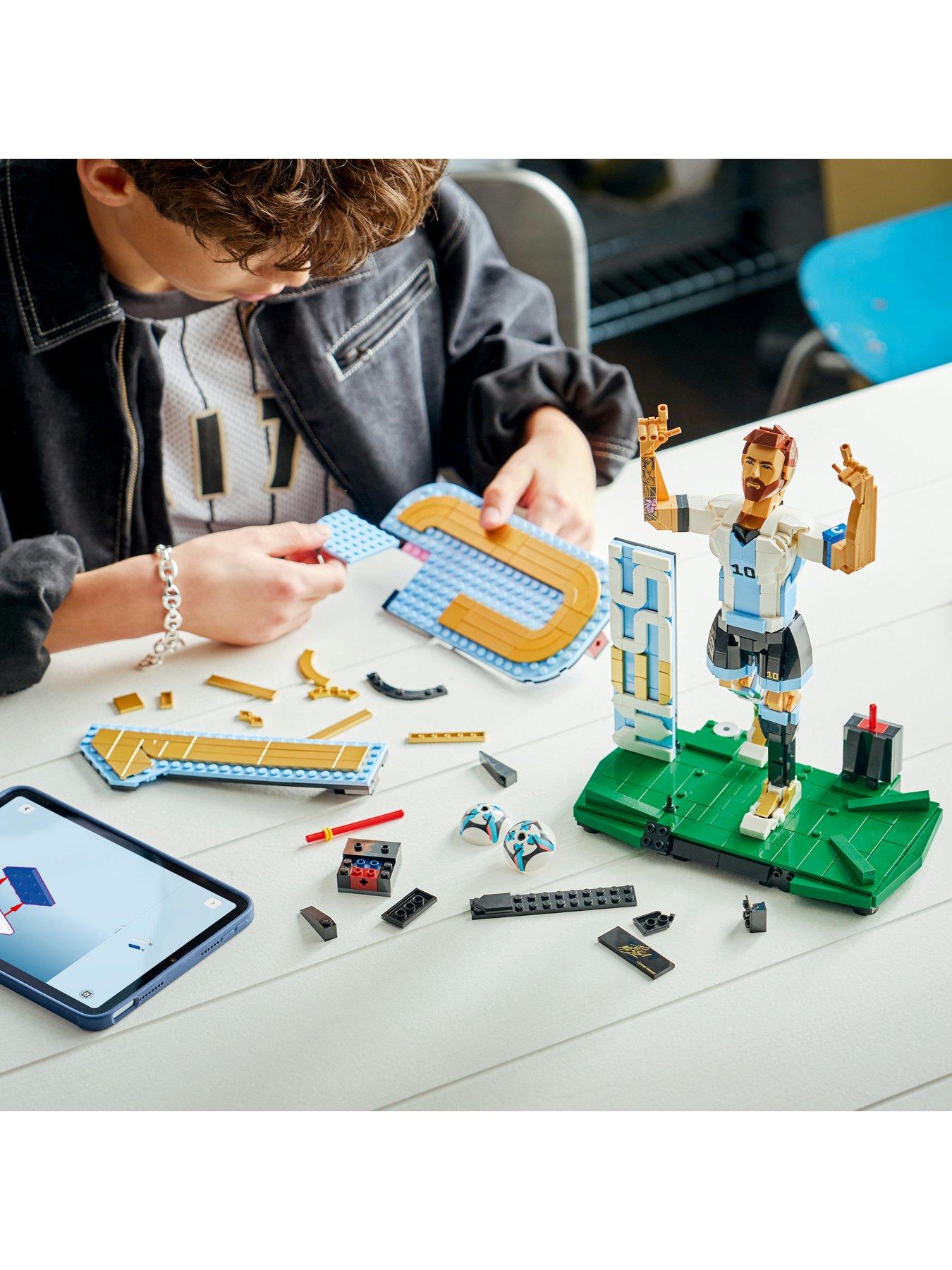 Image 5 of 8 of LEGO Editions Lionel Messi - Football Legend 43015