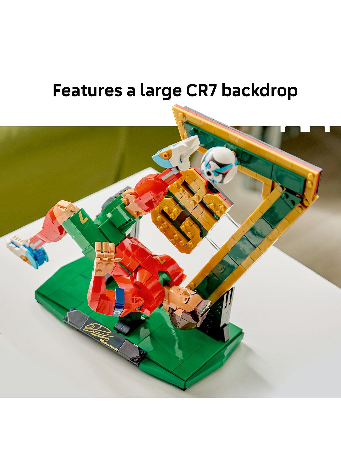 Image 4 of 8 of LEGO Editions Cristiano Ronaldo - Football Legend 43016